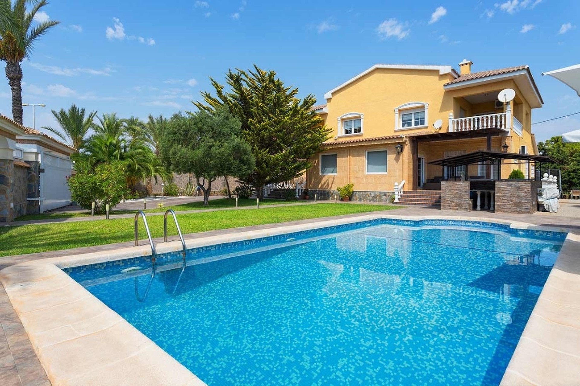 Venta - Chalet Independiente -
Orihuela Costa