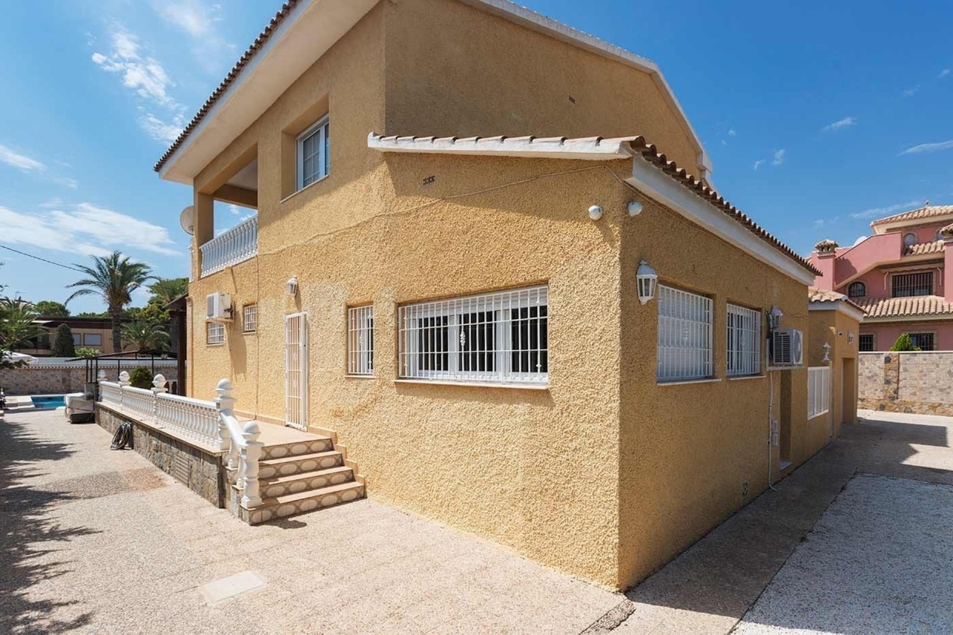 Venta - Chalet Independiente -
Orihuela Costa