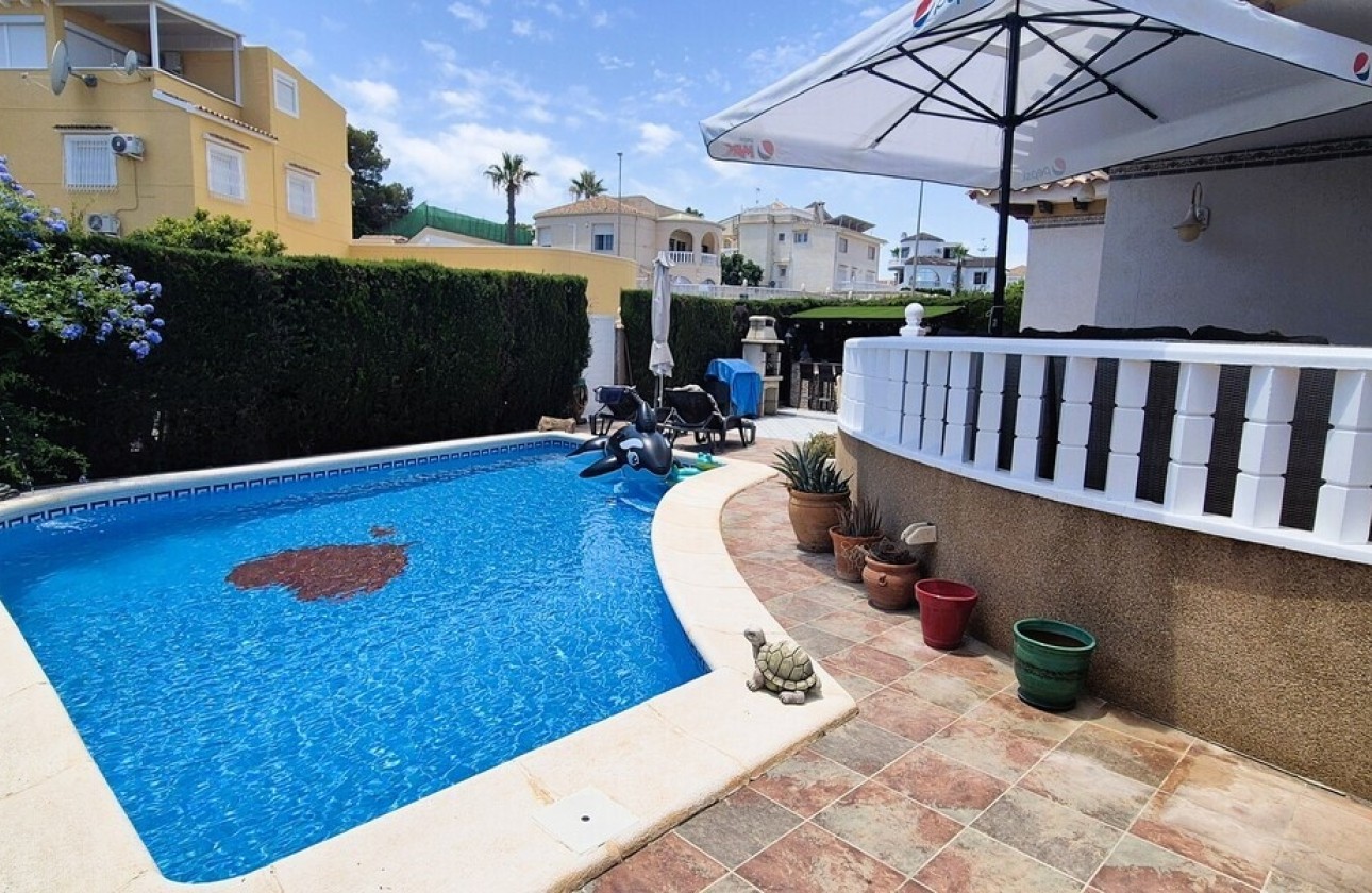 Venta - Chalet Independiente -
Orihuela Costa