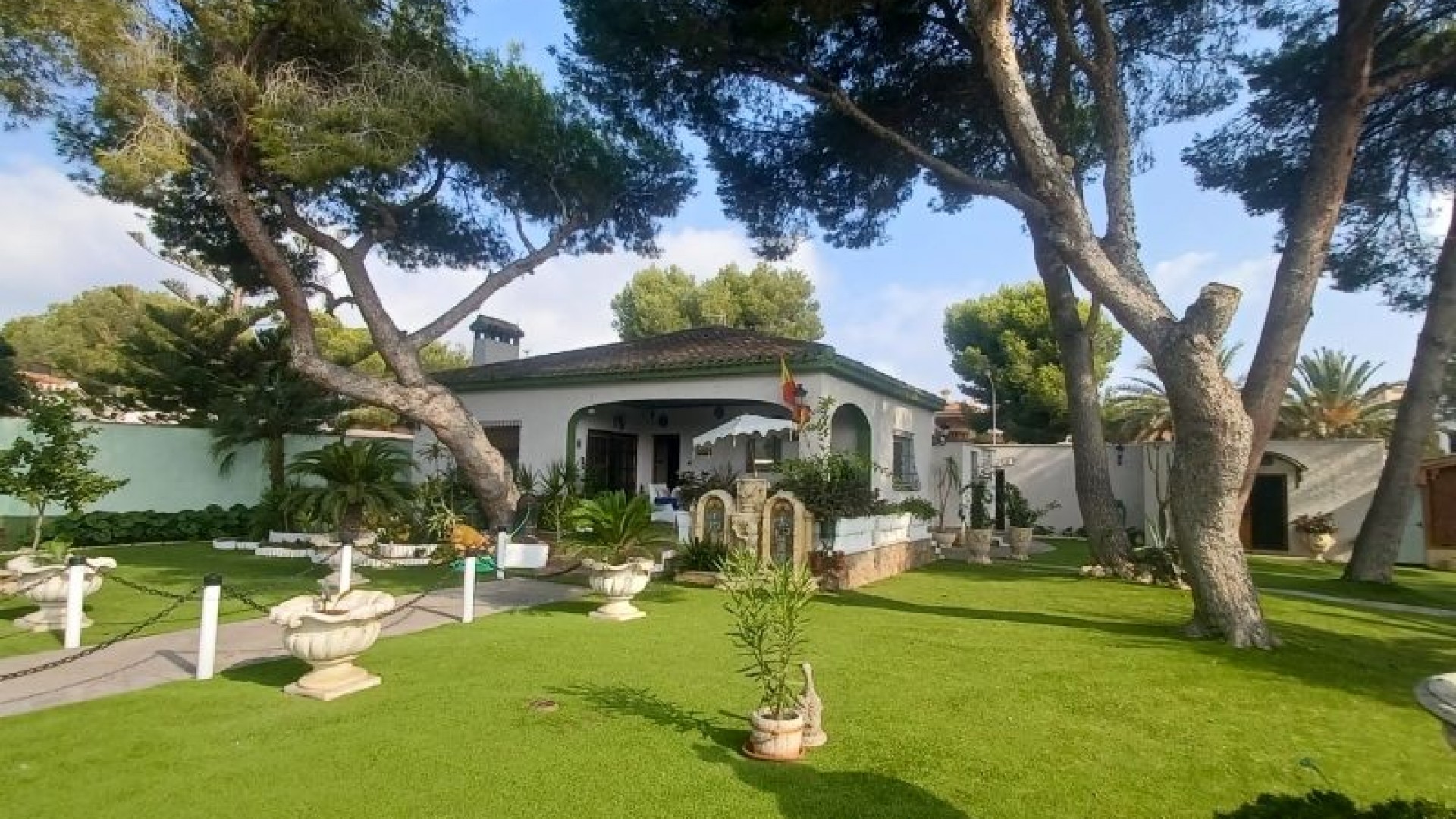 Venta - Chalet Independiente -
Orihuela Costa