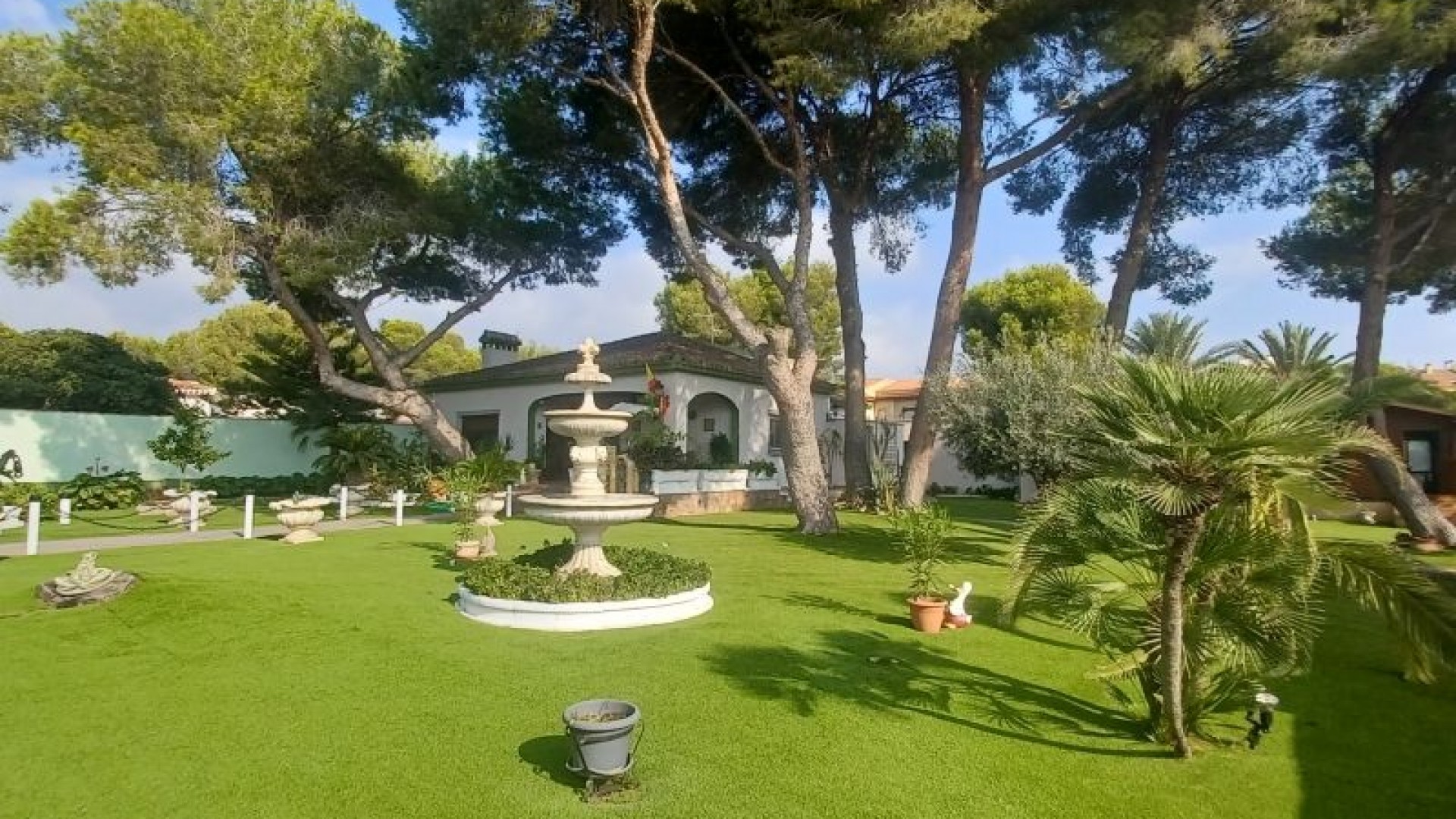 Venta - Chalet Independiente -
Orihuela Costa