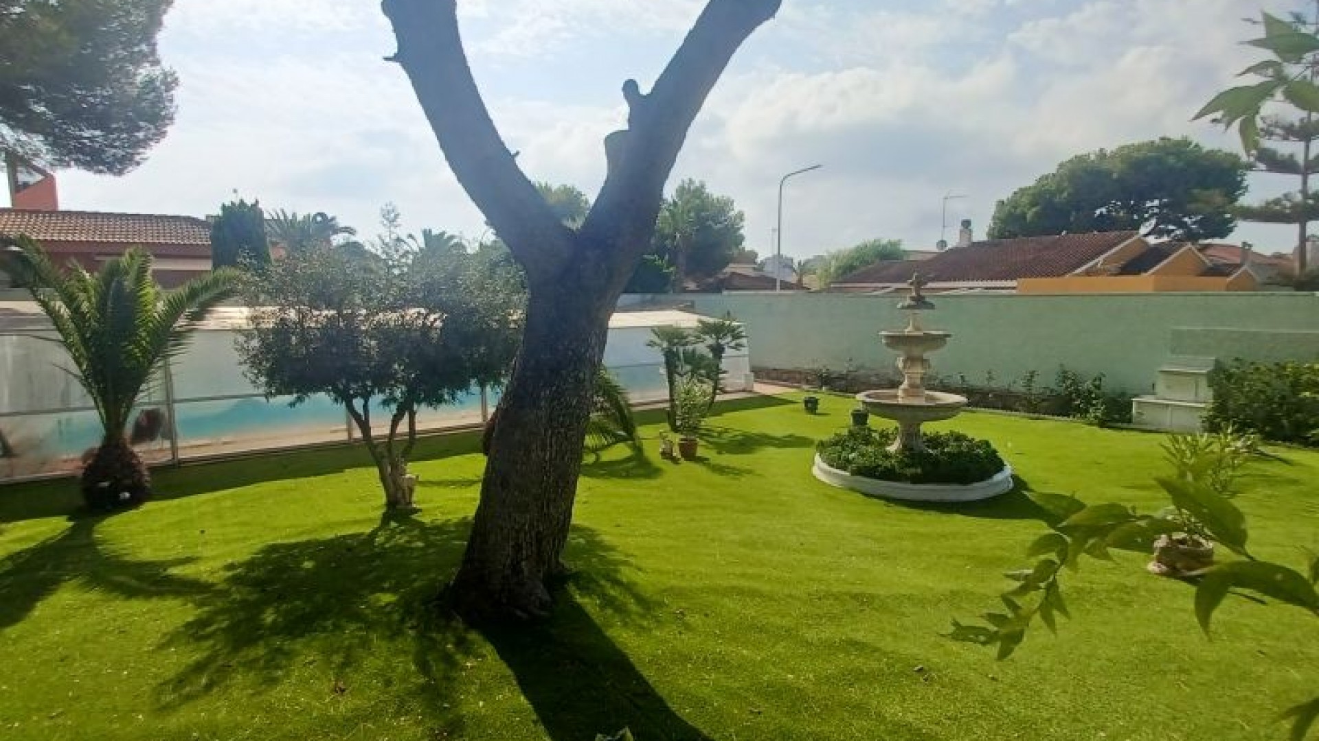 Venta - Chalet Independiente -
Orihuela Costa