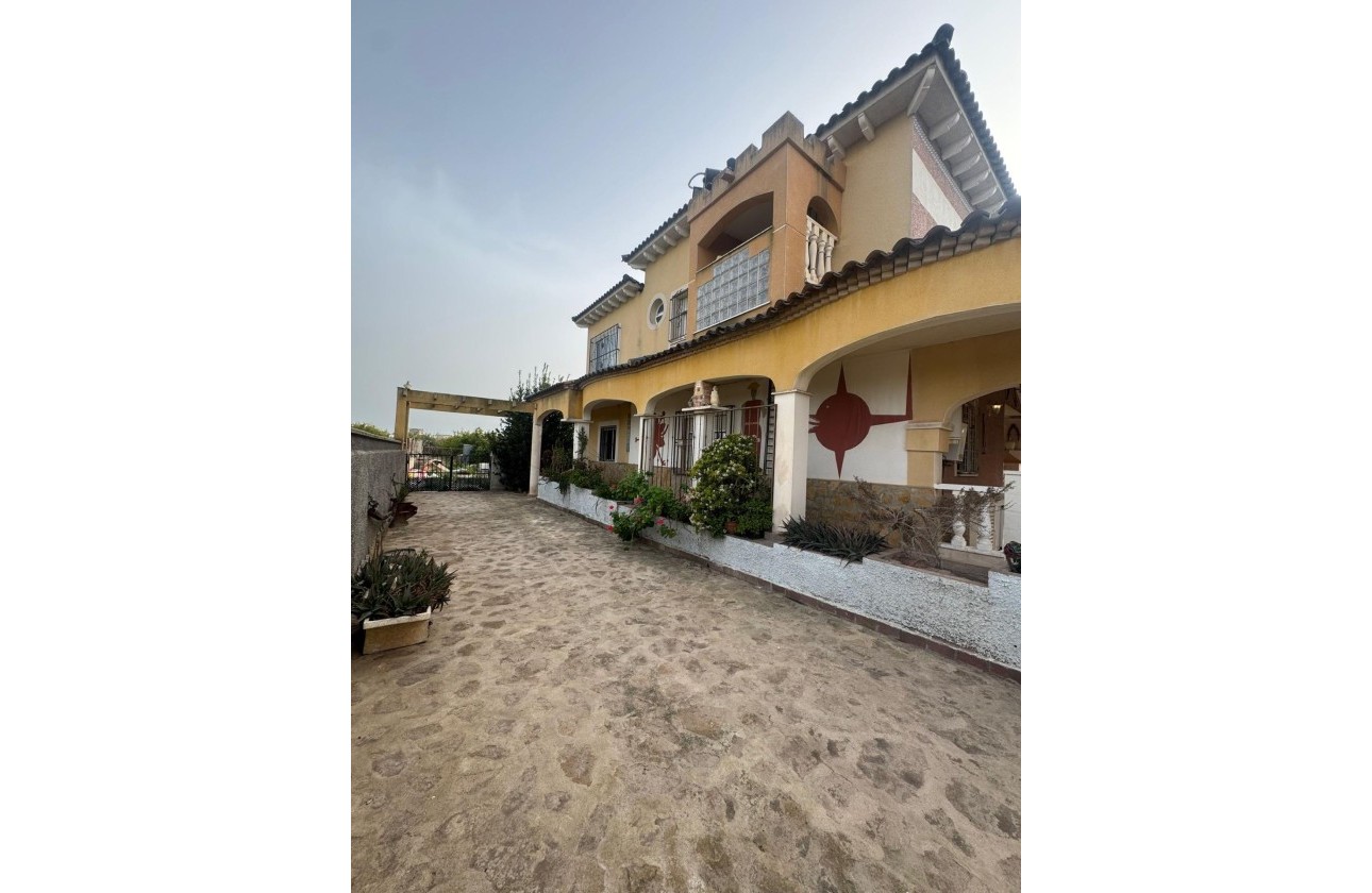 Venta - Chalet Independiente -
Orihuela - La Campaneta