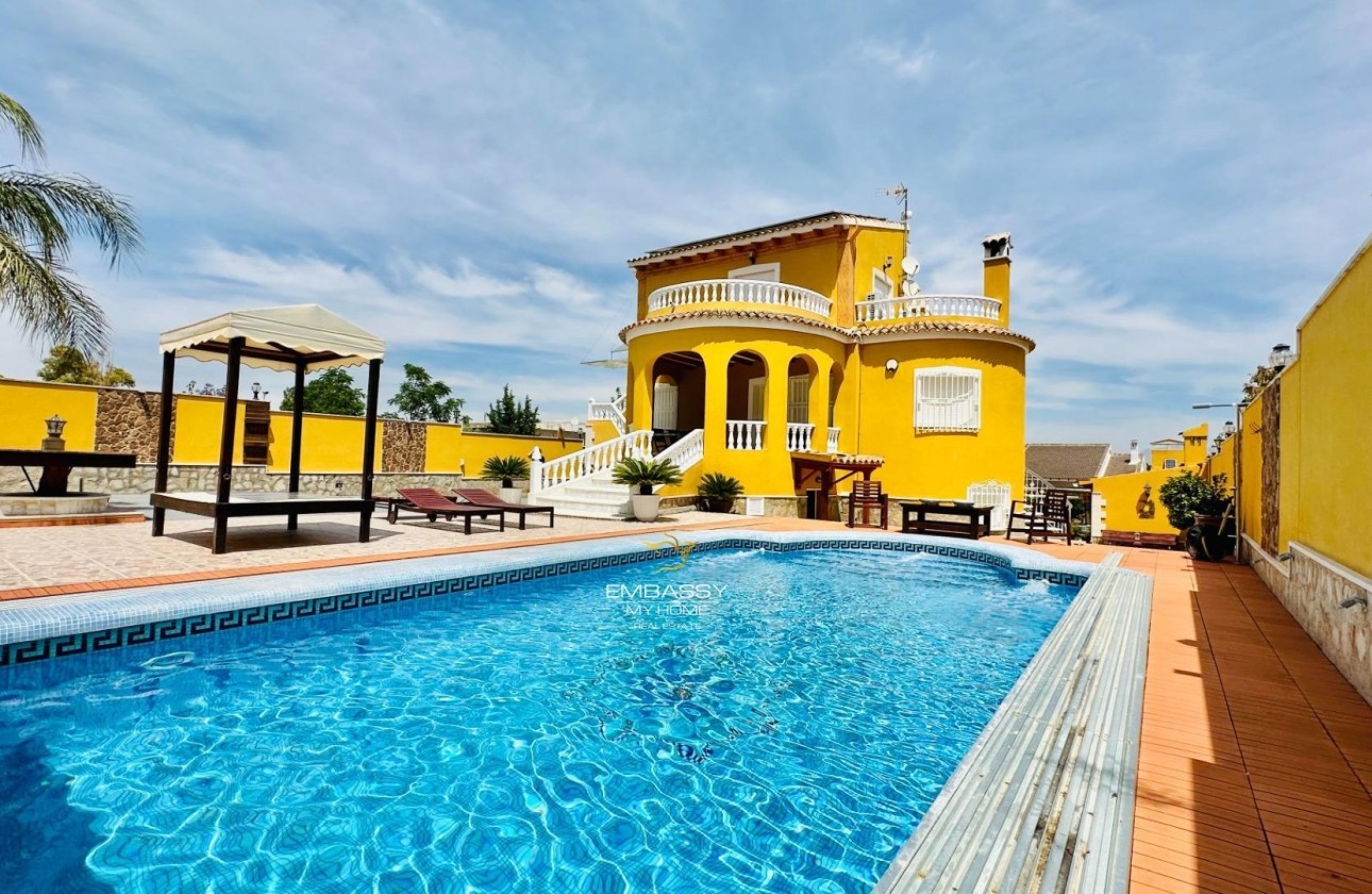Venta - Chalet Independiente -
Orihuela - Urb. Montepinar