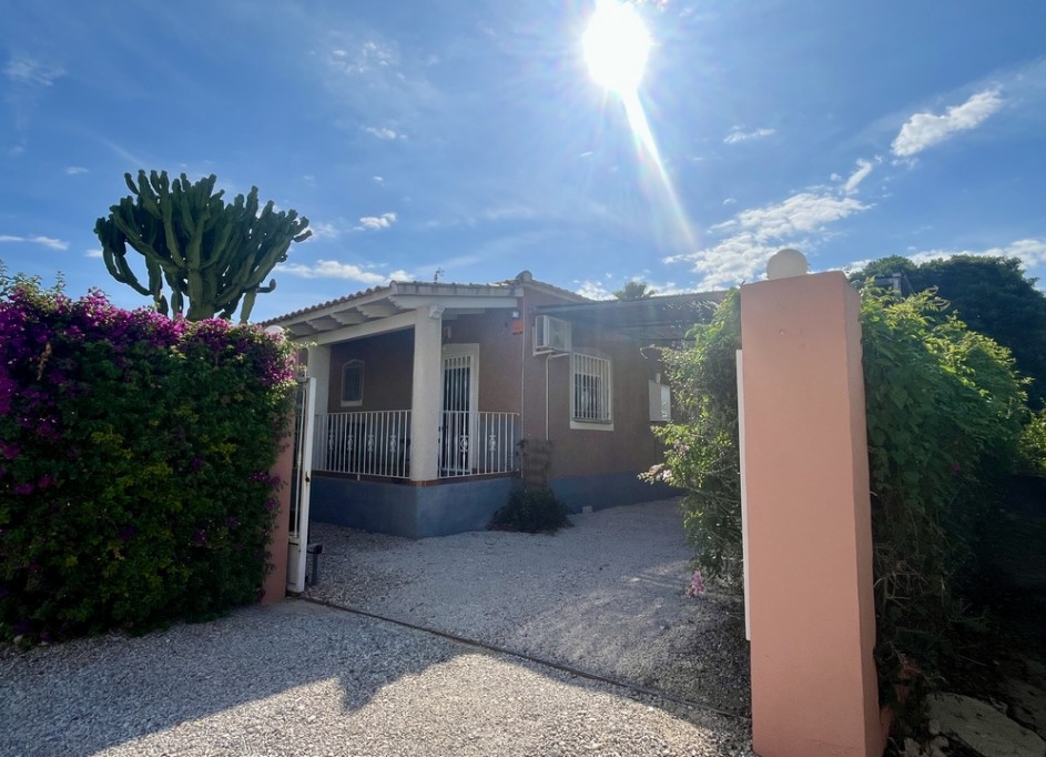 Venta - Chalet Independiente -
Orihuela