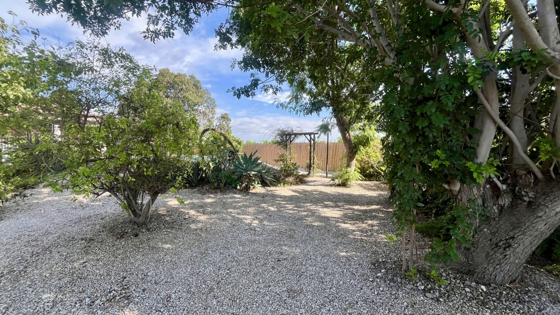 Venta - Chalet Independiente -
Orihuela