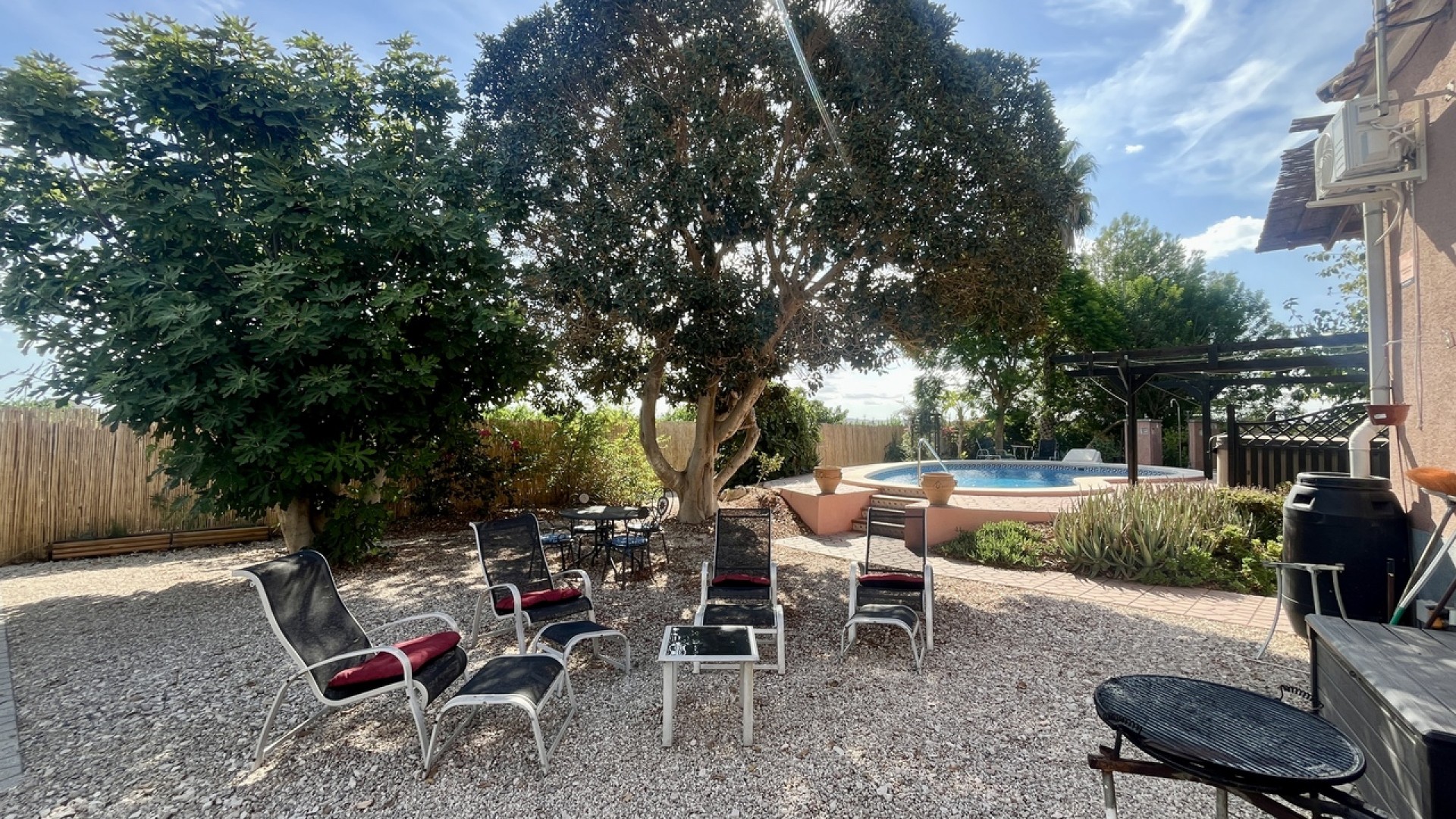 Venta - Chalet Independiente -
Orihuela