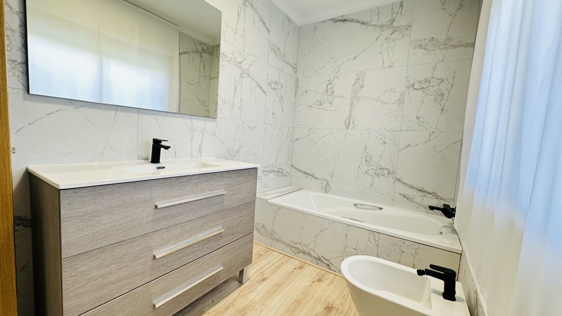 Venta - Chalet Independiente -
Orihuela