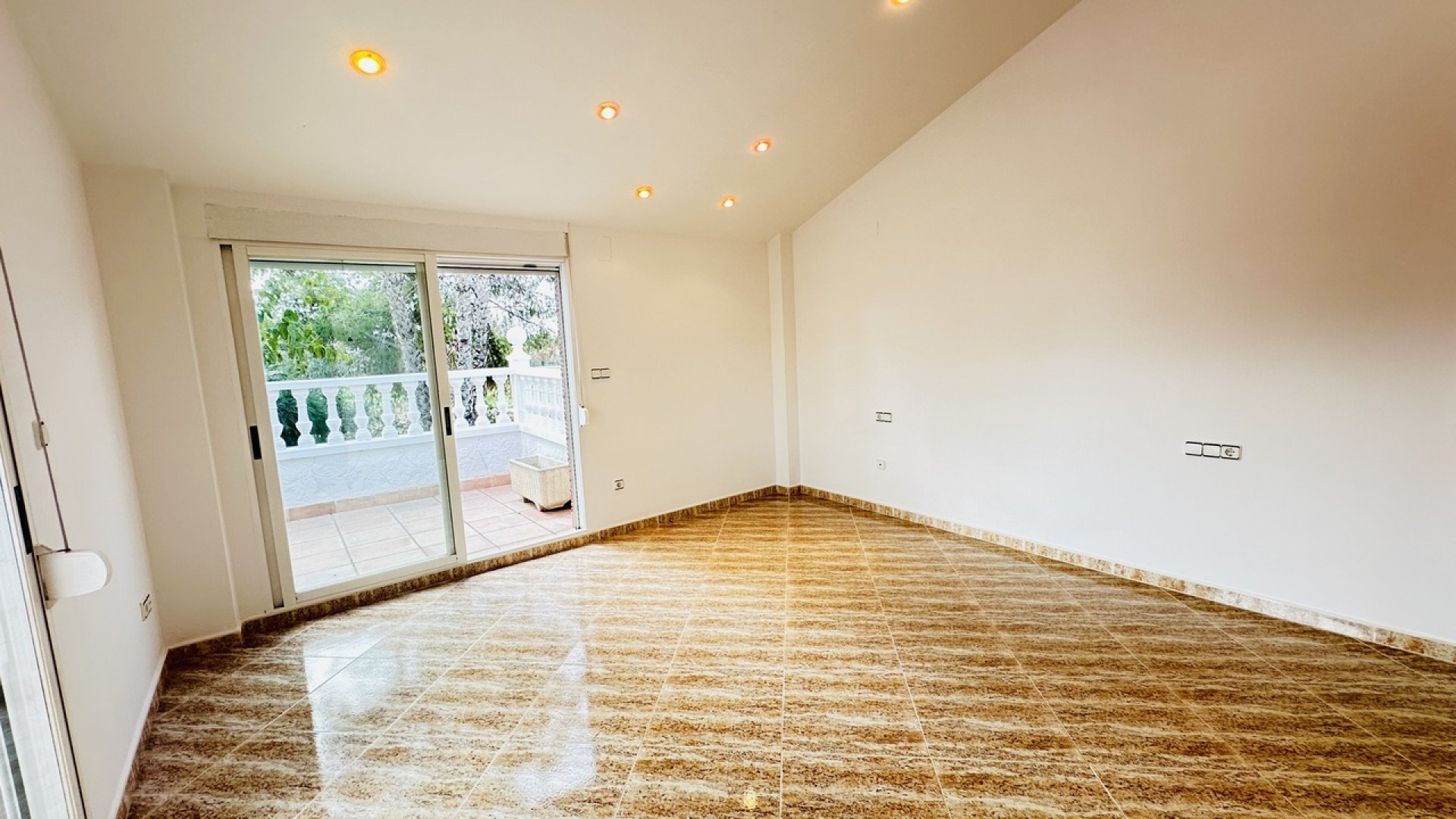 Venta - Chalet Independiente -
Orihuela