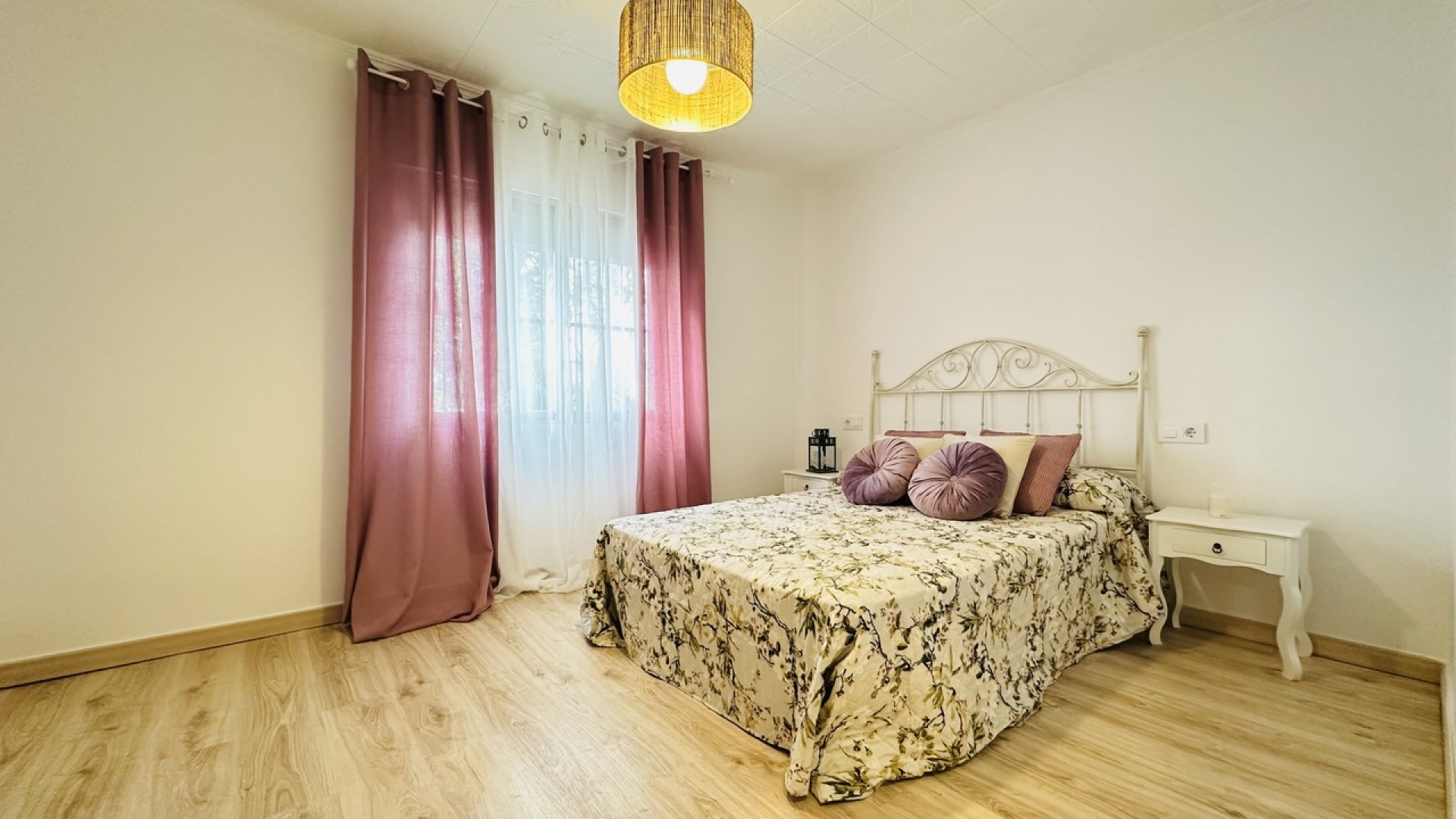 Venta - Chalet Independiente -
Orihuela