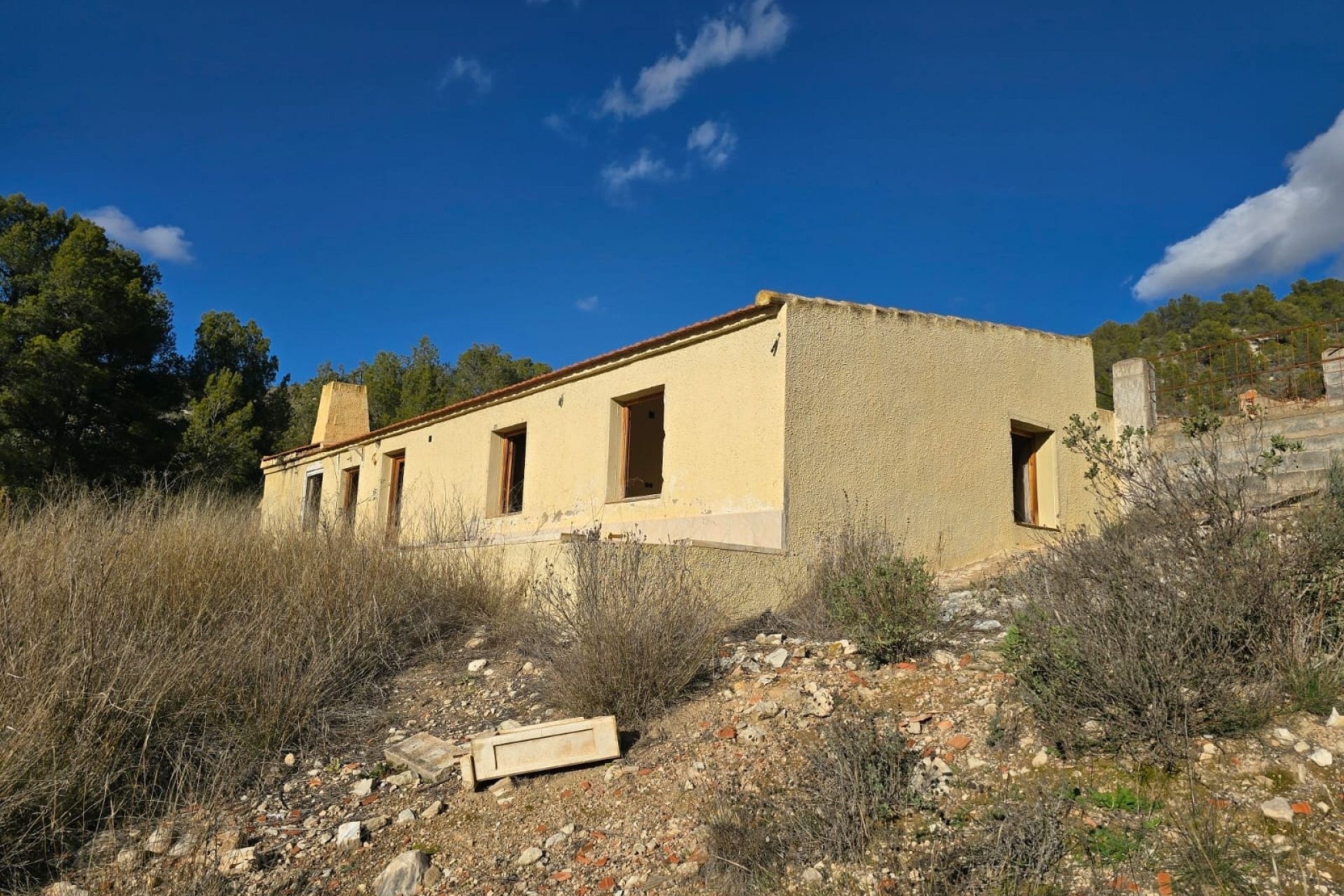 Venta - Chalet Independiente -
Petrer
