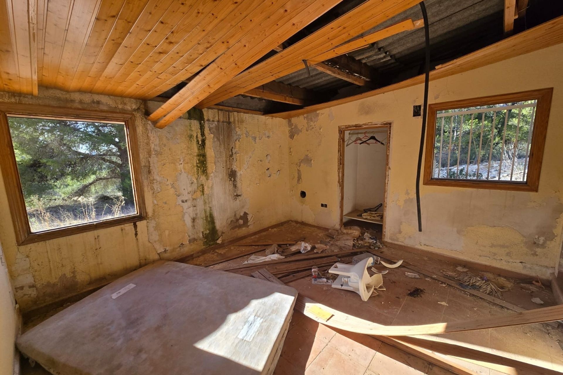 Venta - Chalet Independiente -
Petrer