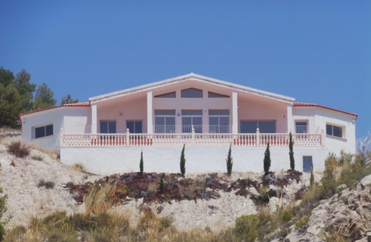 Venta - Chalet Independiente -
Petrer