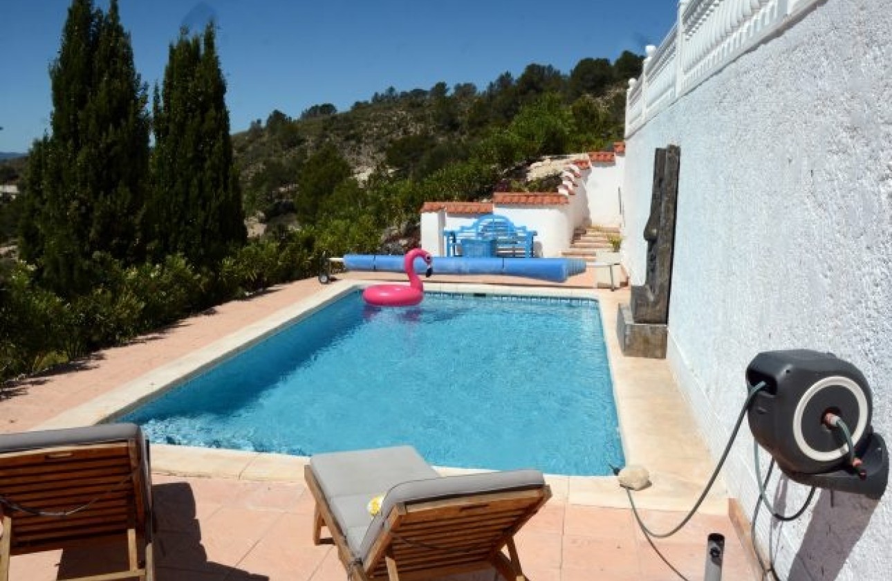 Venta - Chalet Independiente -
Petrer