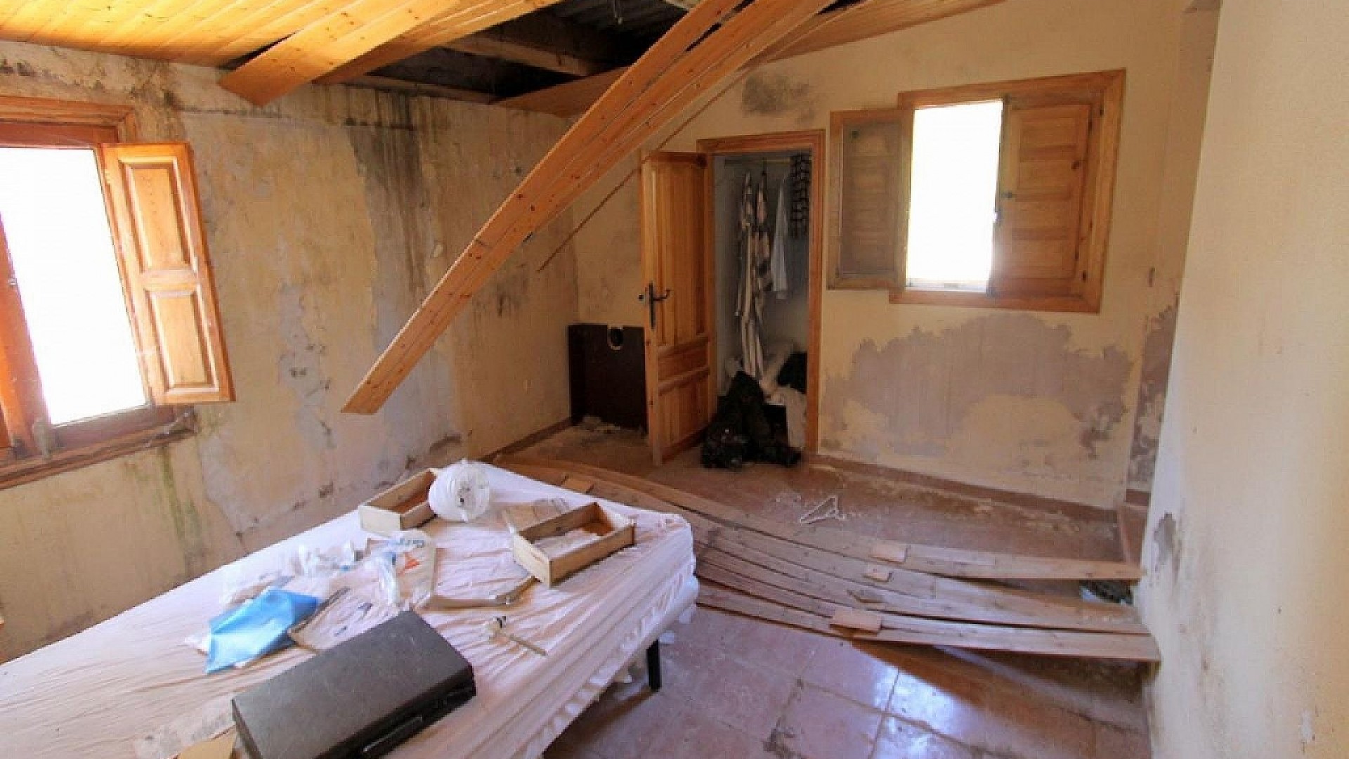 Venta - Chalet Independiente -
Petrer