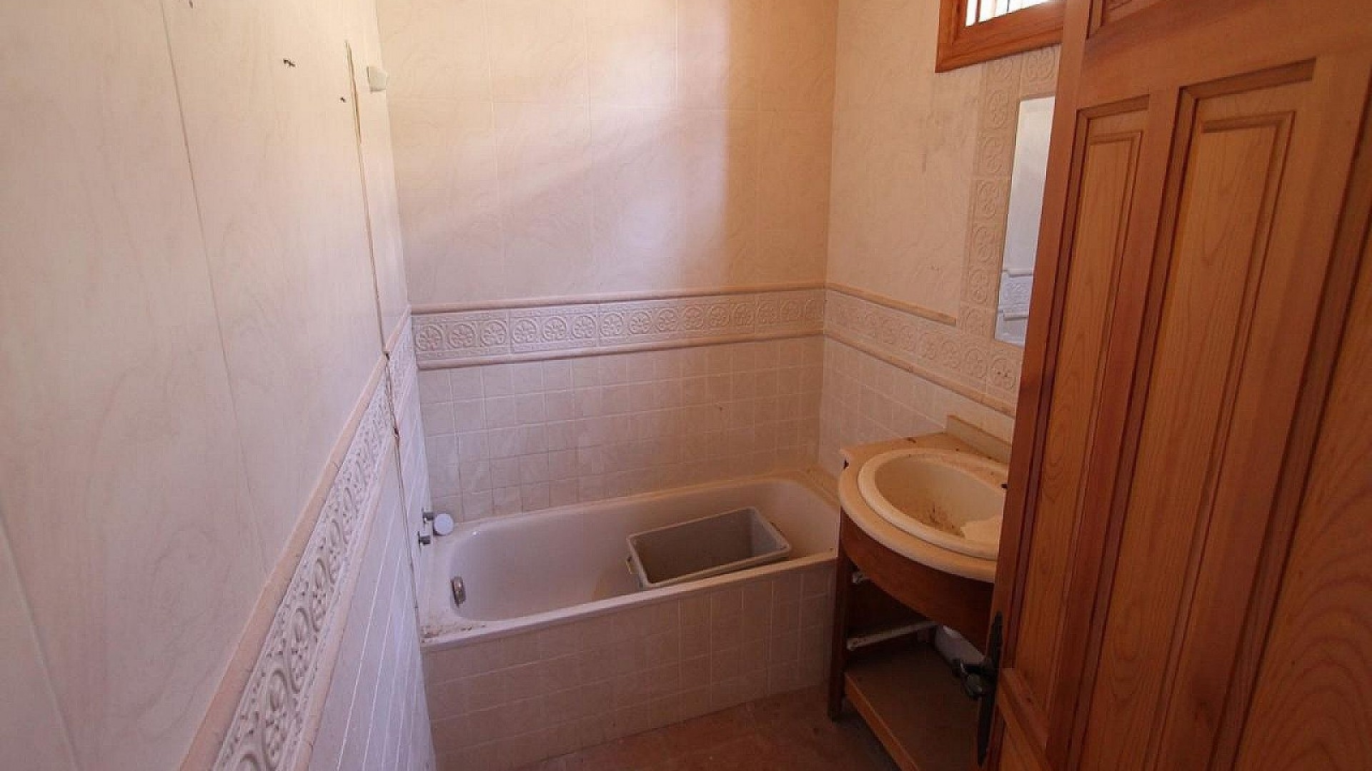 Venta - Chalet Independiente -
Petrer