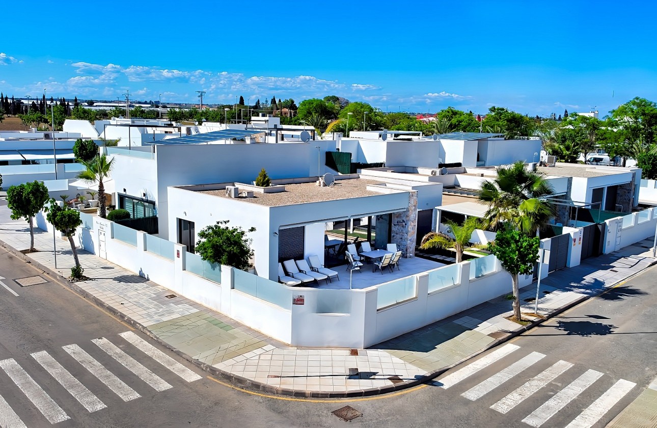 Venta - Chalet Independiente -
Pilar de la Horadada - Costa Blanca