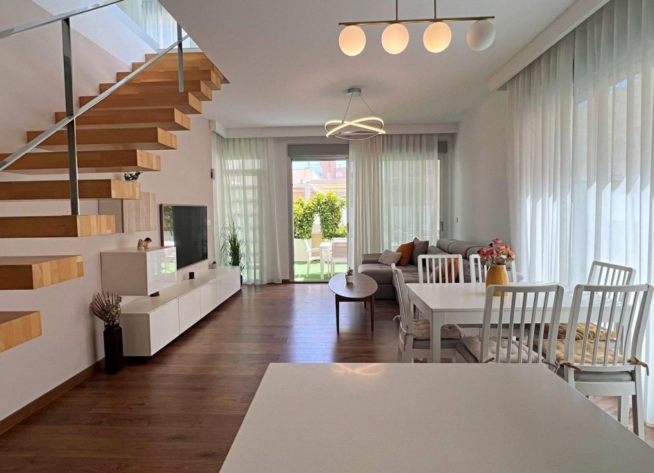 Venta - Chalet Independiente -
Pilar de la Horadada - Pueblo Latino