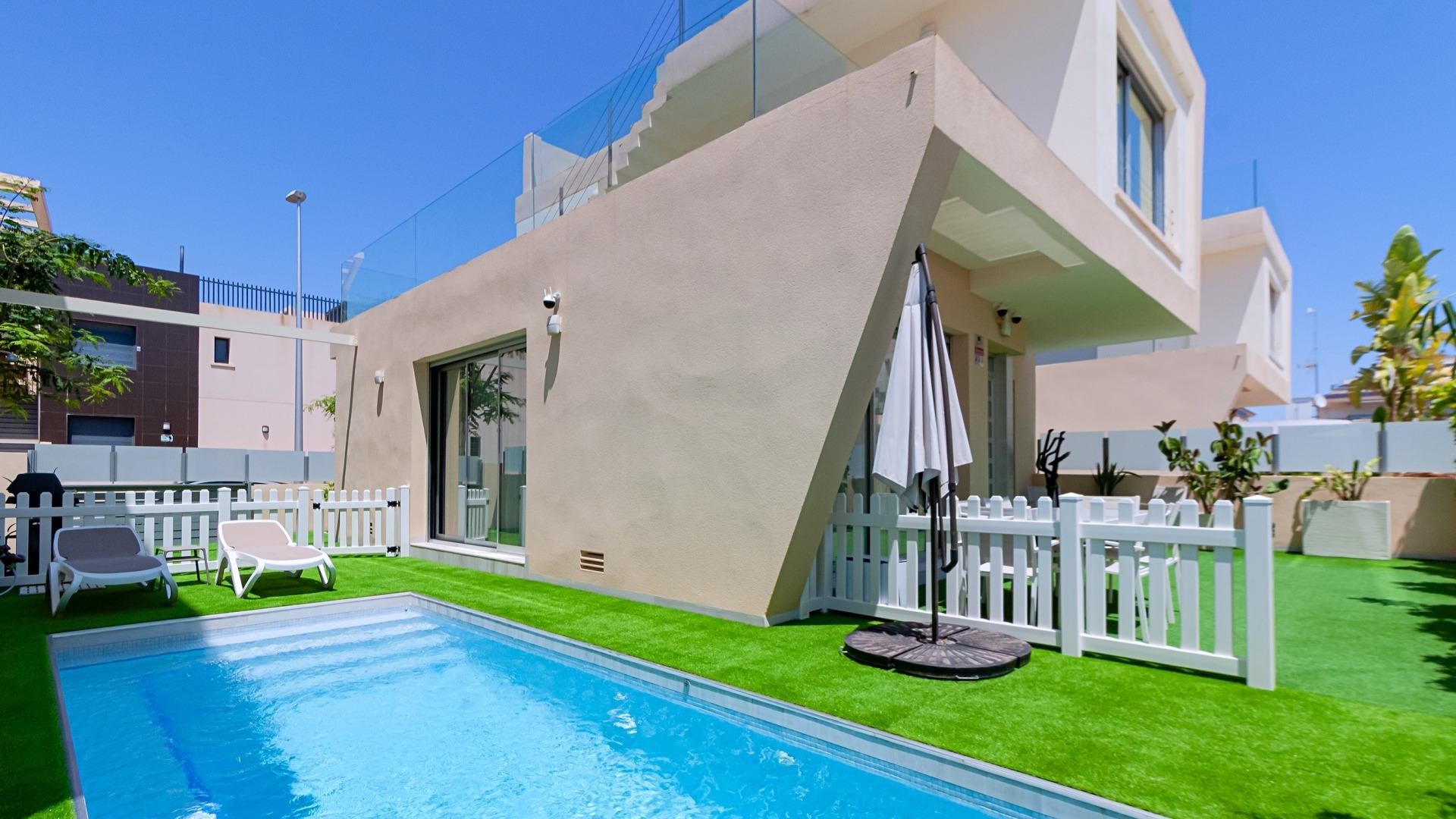 Venta - Chalet Independiente -
Pilar de la Horadada - Pueblo Latino