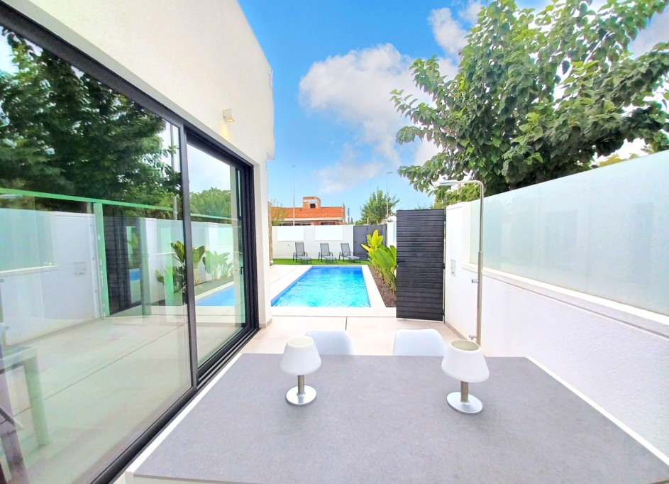 Venta - Chalet Independiente -
Pilar de la Horadada