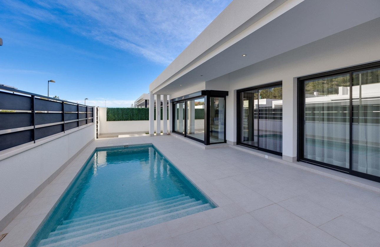Venta - Chalet Independiente -
Pinar de Campoverde - Inland