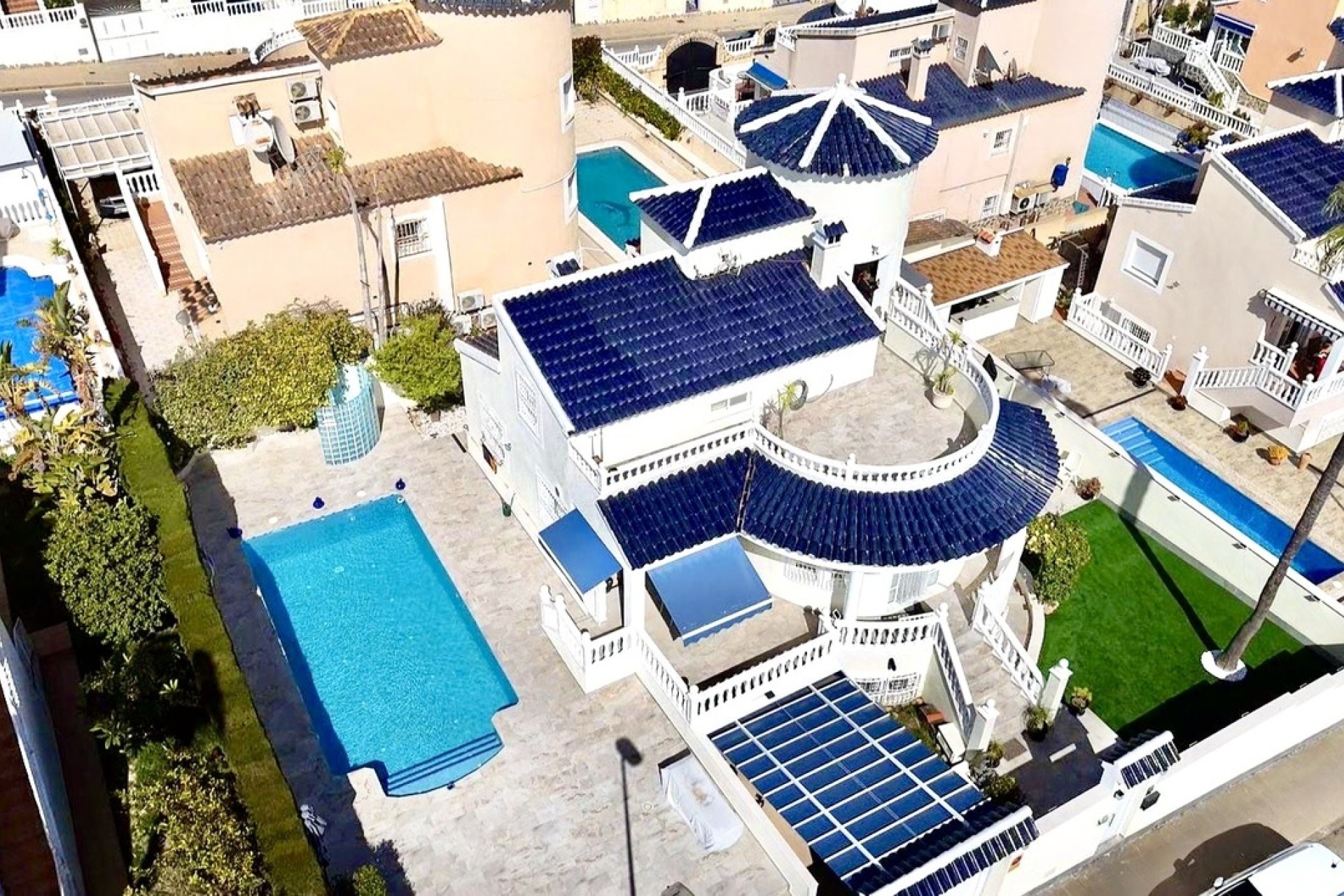 Venta - Chalet Independiente -
Pinar de Campoverde - Inland