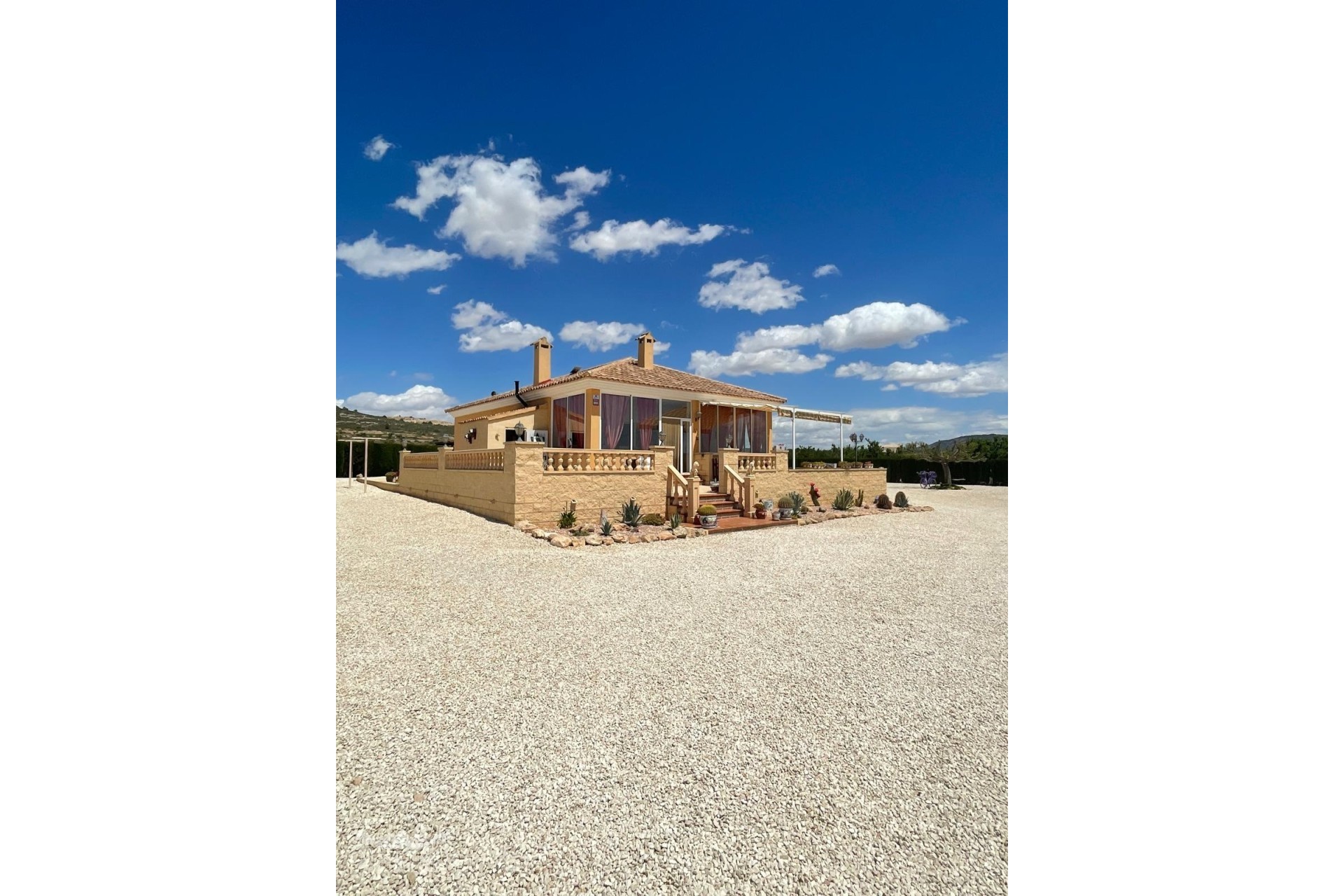 Venta - Chalet Independiente -
Pinoso - Pinoso Alicante