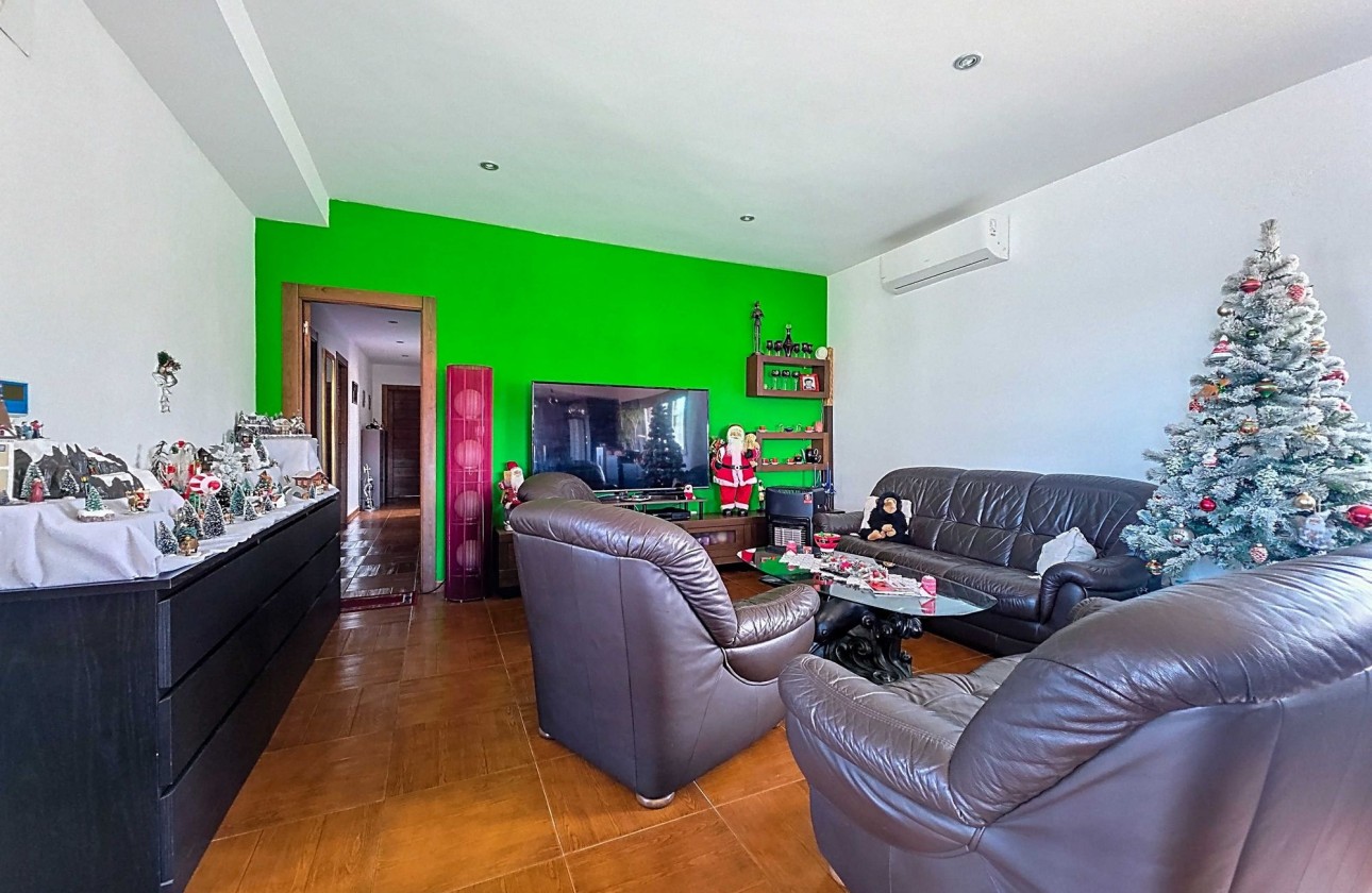 Venta - Chalet Independiente -
Pinoso
