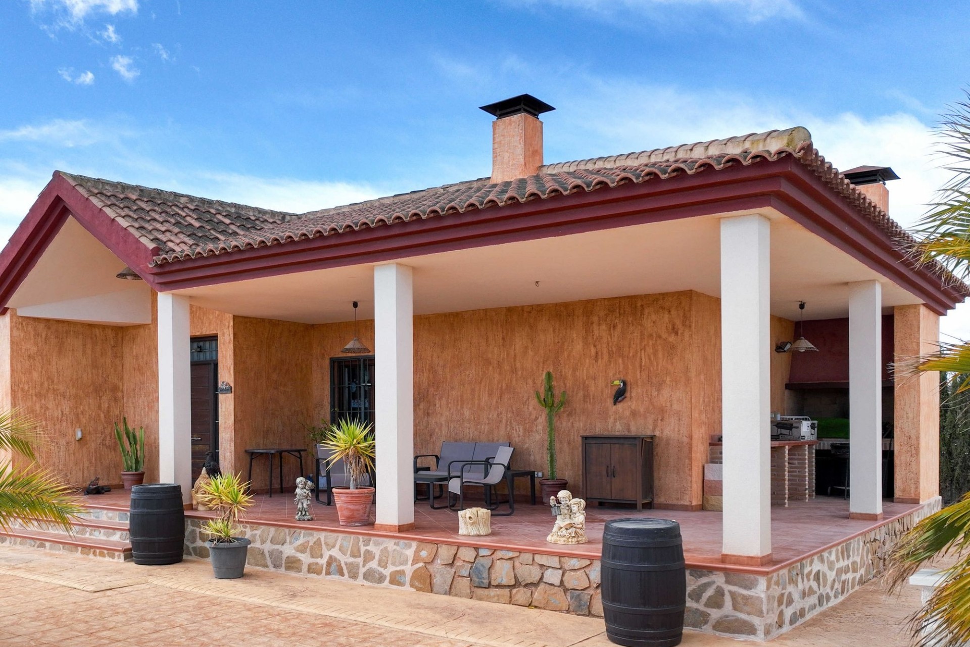 Venta - Chalet Independiente -
Pinoso