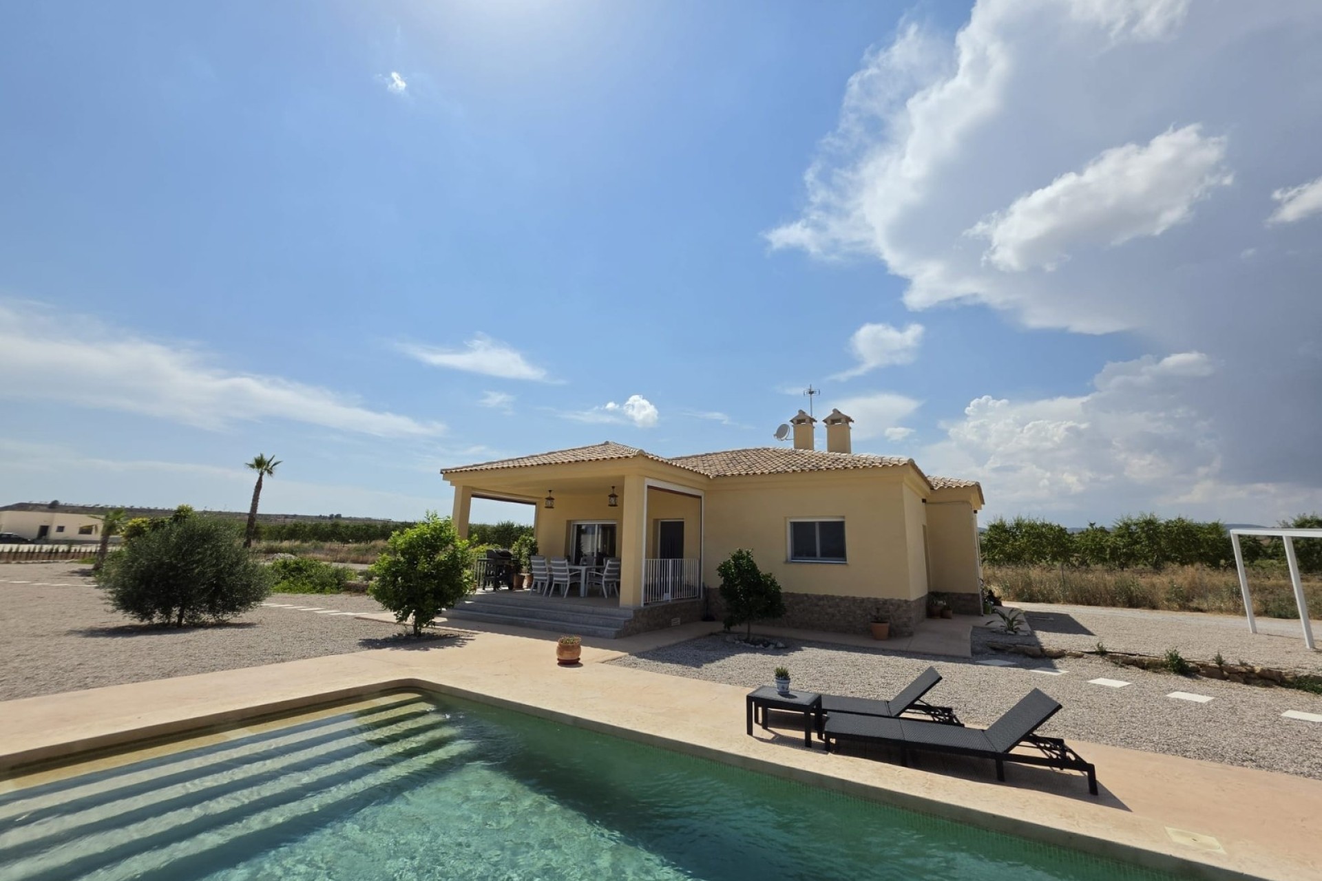 Venta - Chalet Independiente -
Pinoso