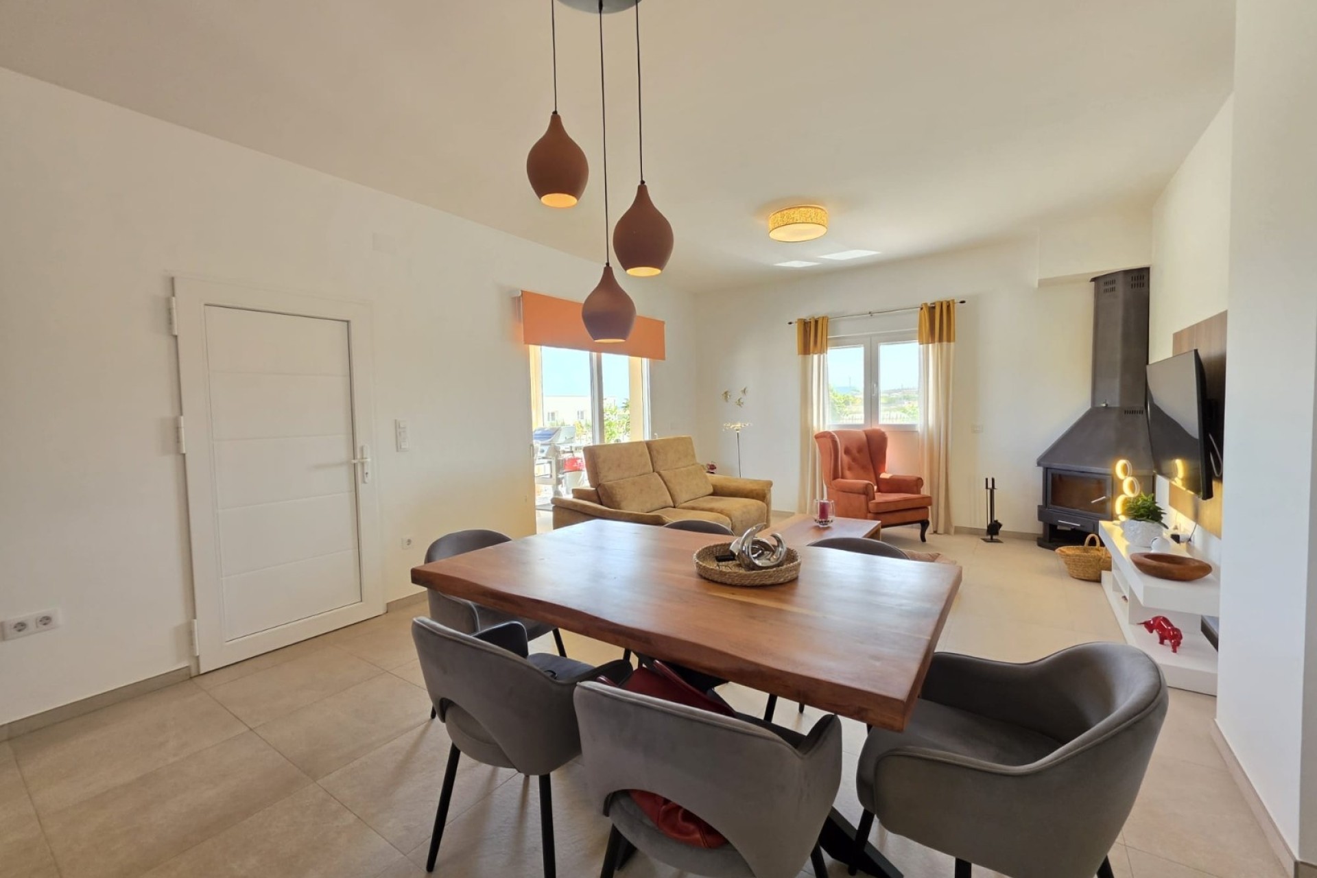 Venta - Chalet Independiente -
Pinoso