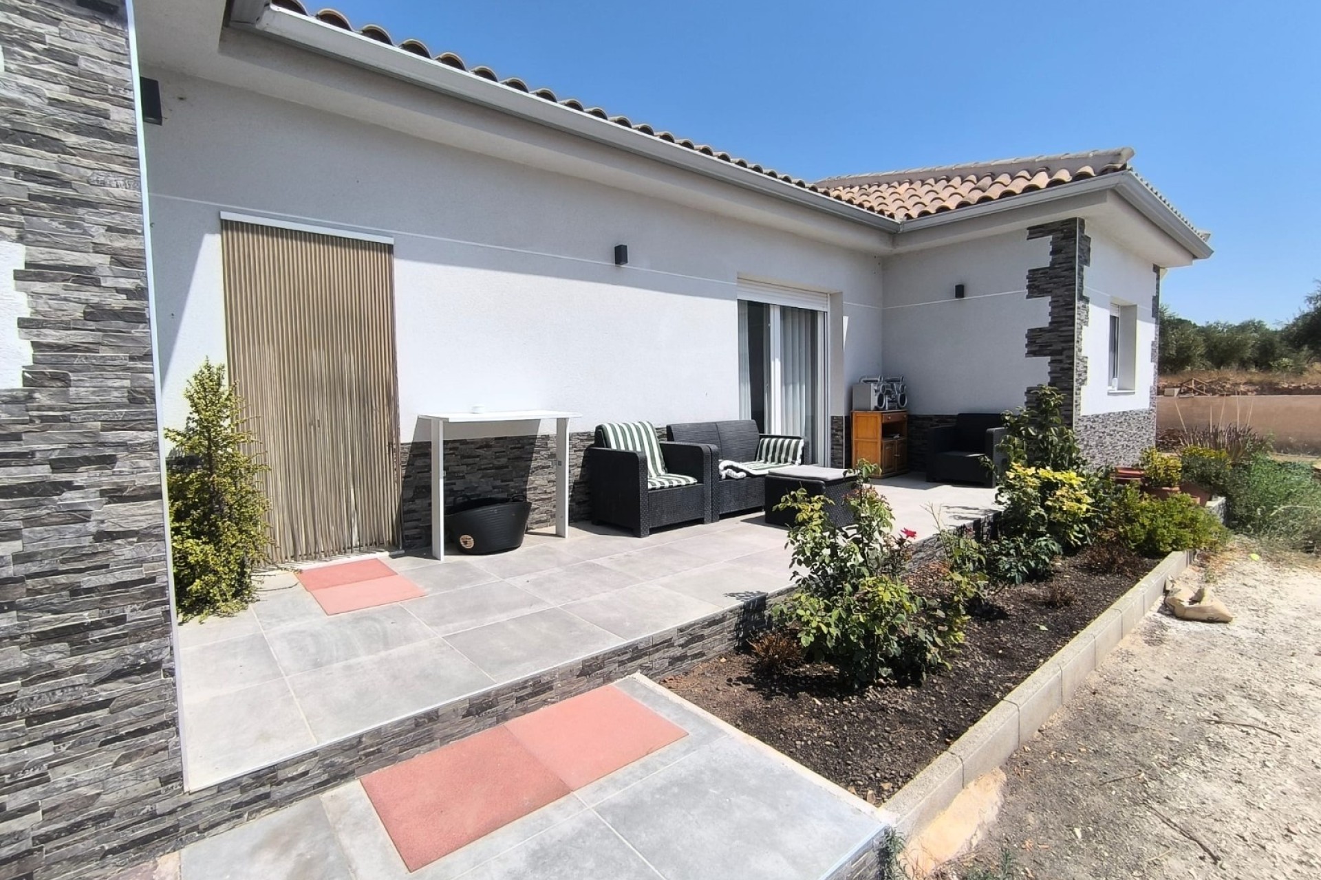 Venta - Chalet Independiente -
Pinoso
