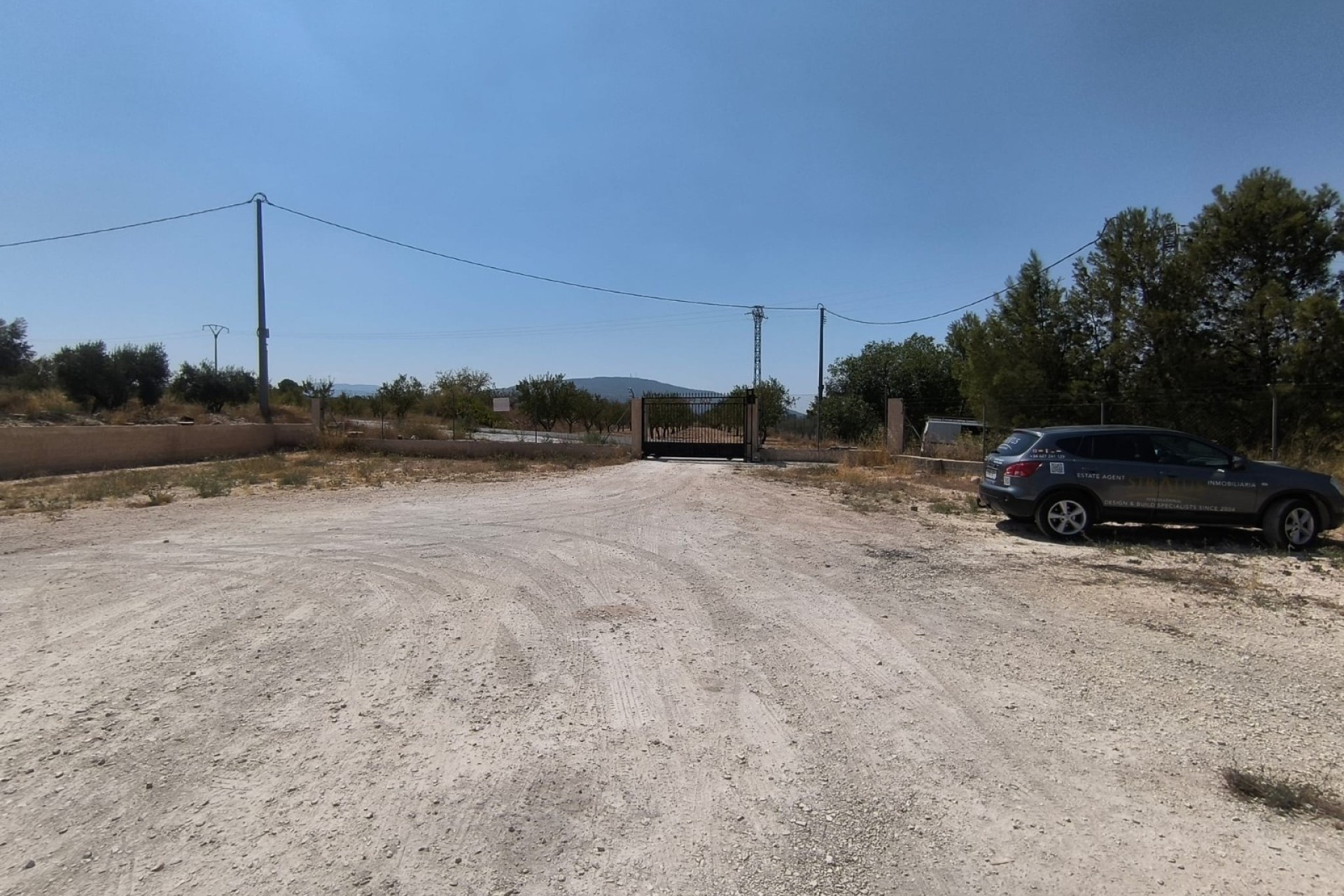 Venta - Chalet Independiente -
Pinoso