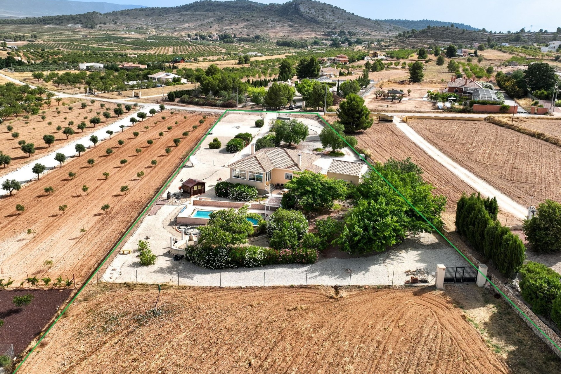 Venta - Chalet Independiente -
Pinoso