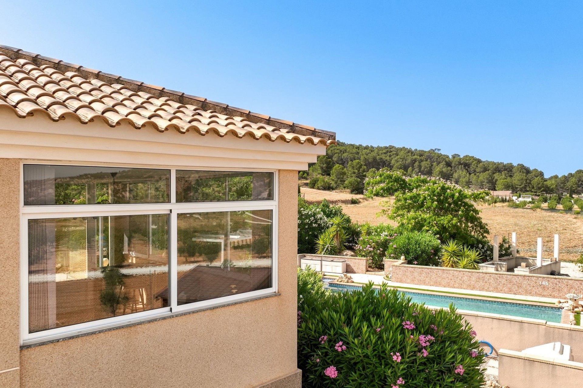 Venta - Chalet Independiente -
Pinoso