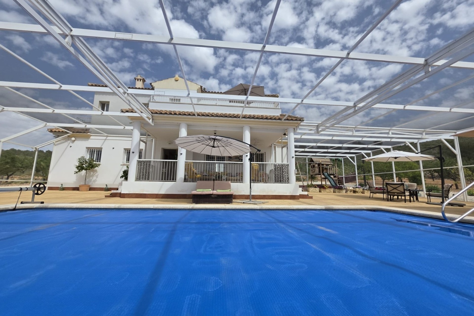 Venta - Chalet Independiente -
Pinoso
