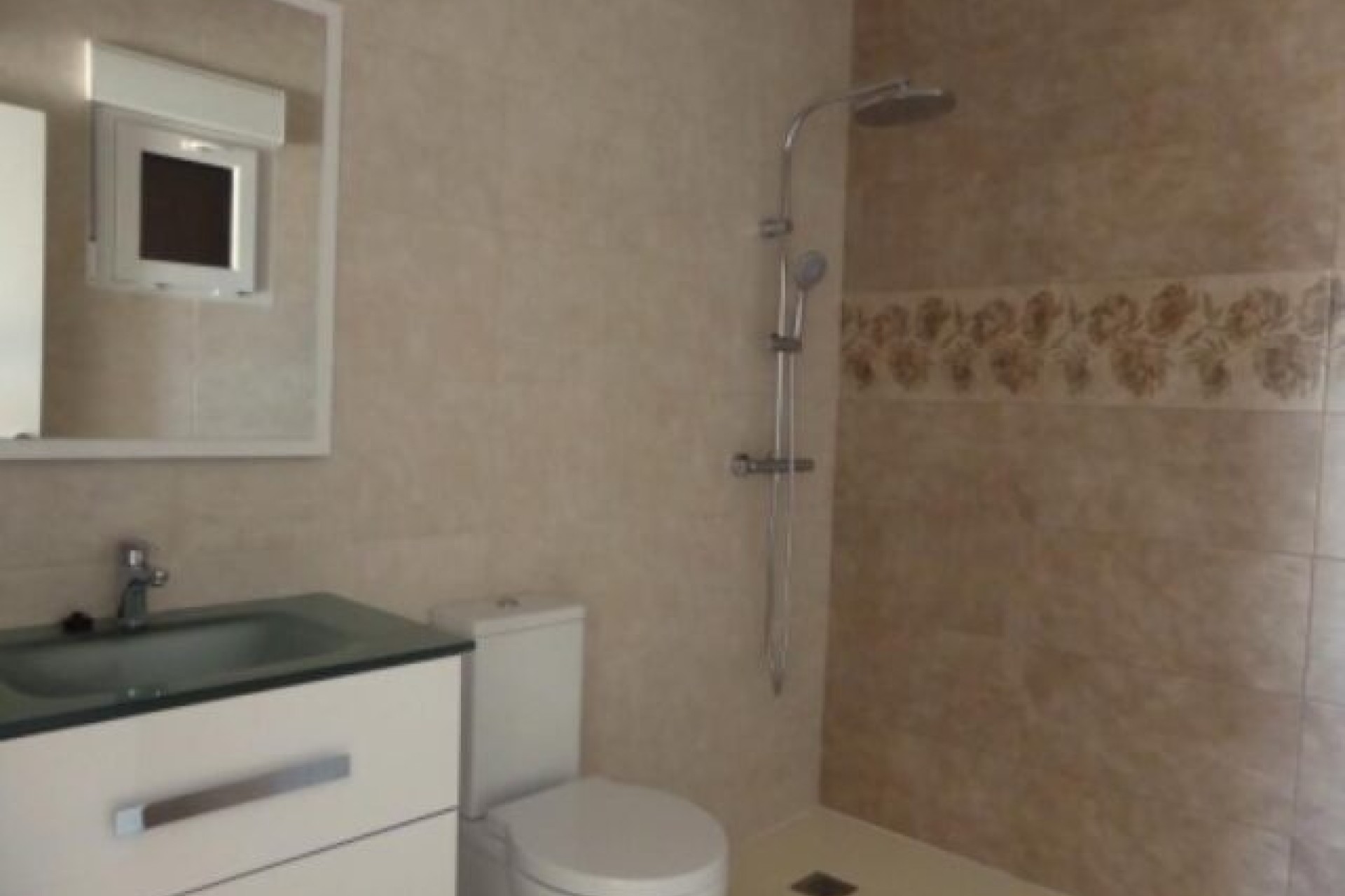 Venta - Chalet Independiente -
Pinoso