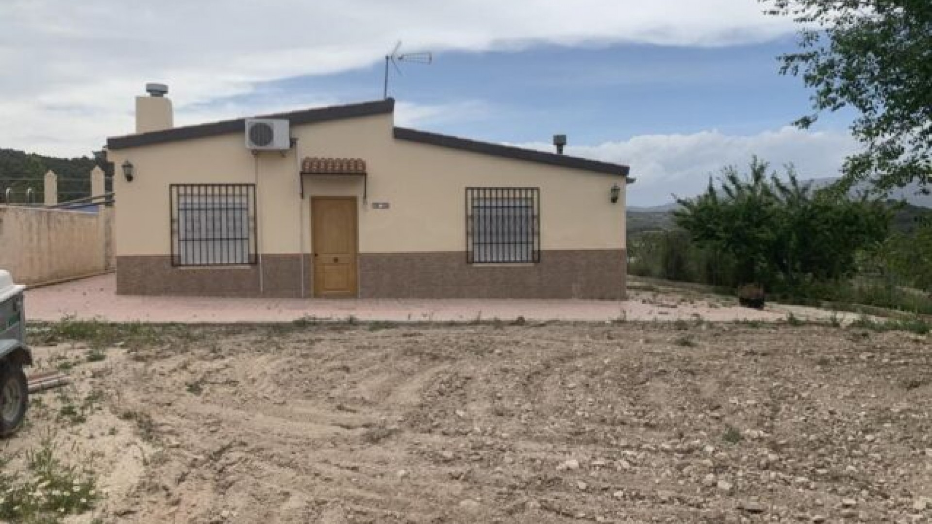 Venta - Chalet Independiente -
Pinoso