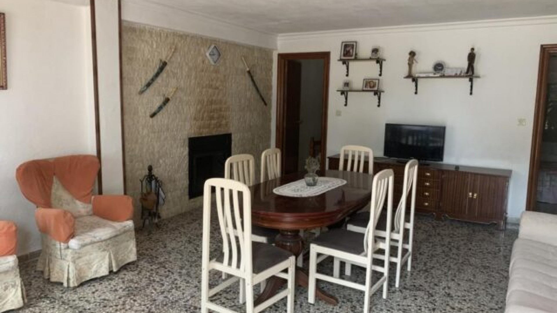 Venta - Chalet Independiente -
Pinoso