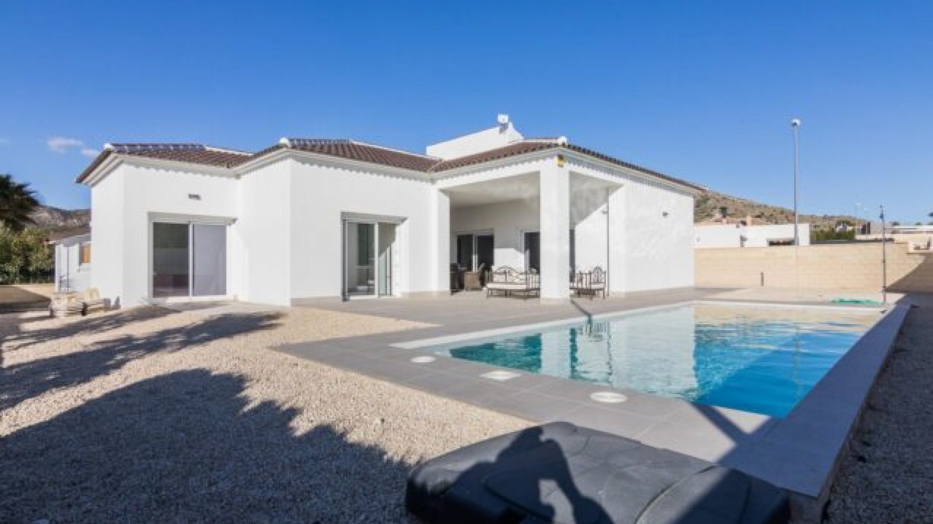 Venta - Chalet Independiente -
Pinoso