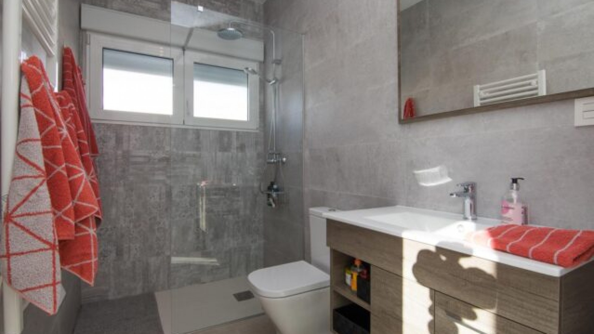 Venta - Chalet Independiente -
Pinoso