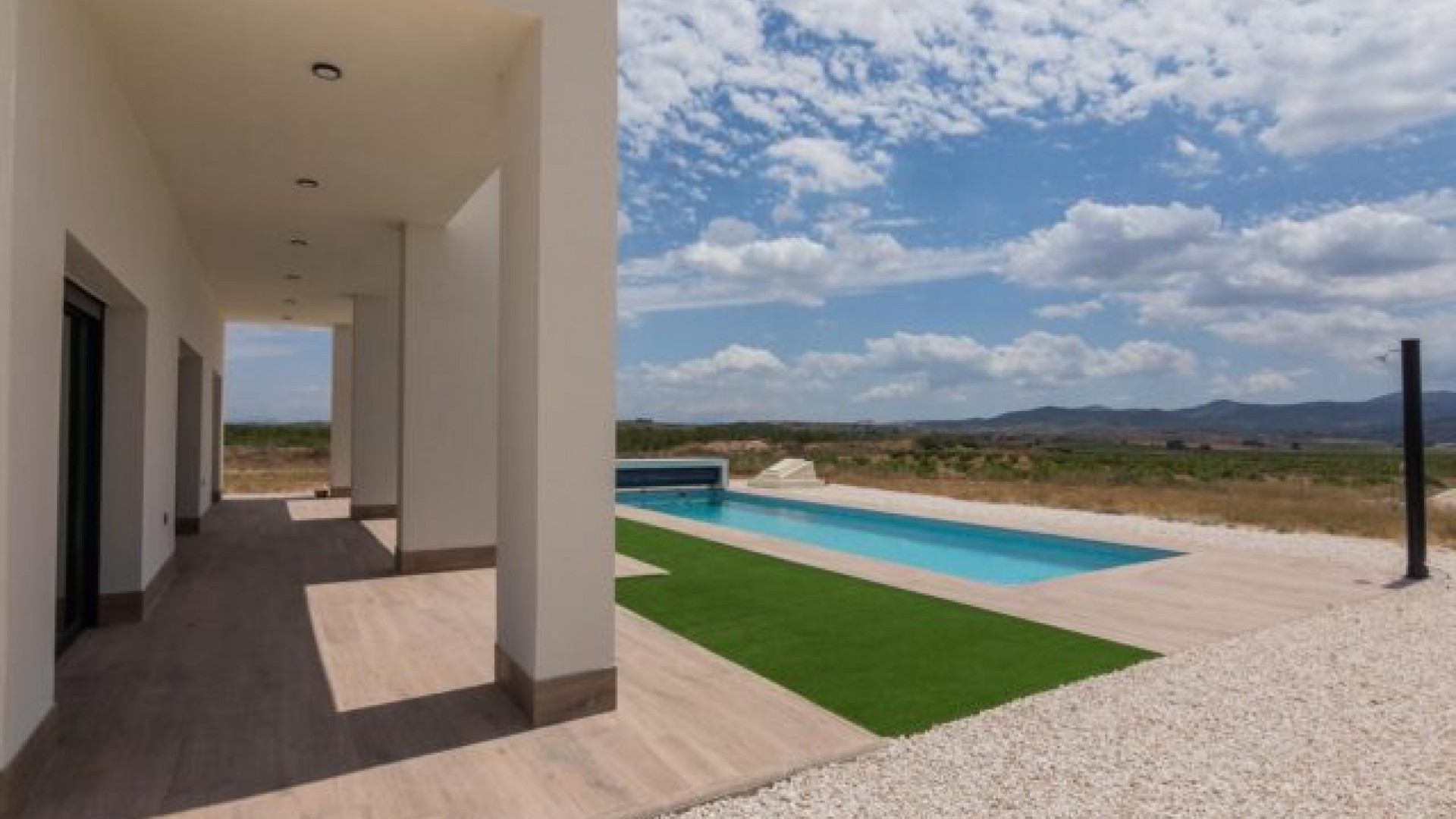 Venta - Chalet Independiente -
Pinoso