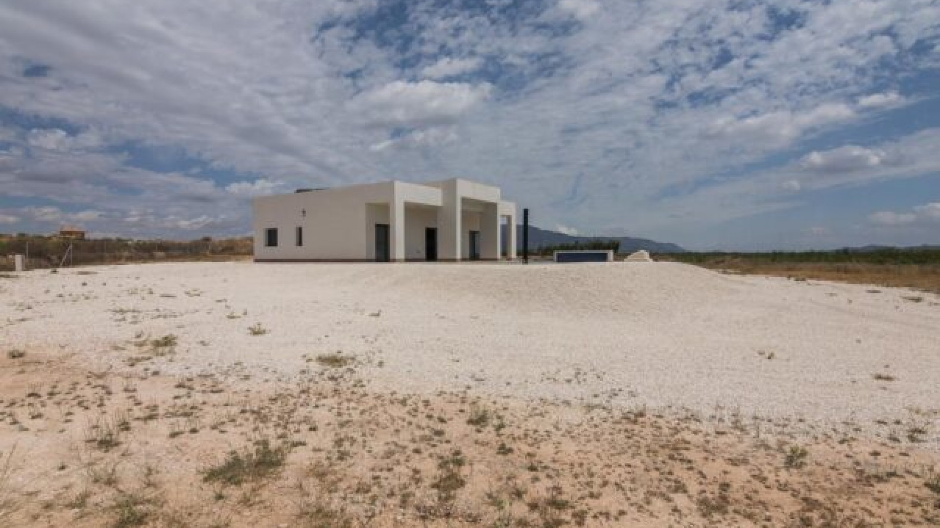 Venta - Chalet Independiente -
Pinoso