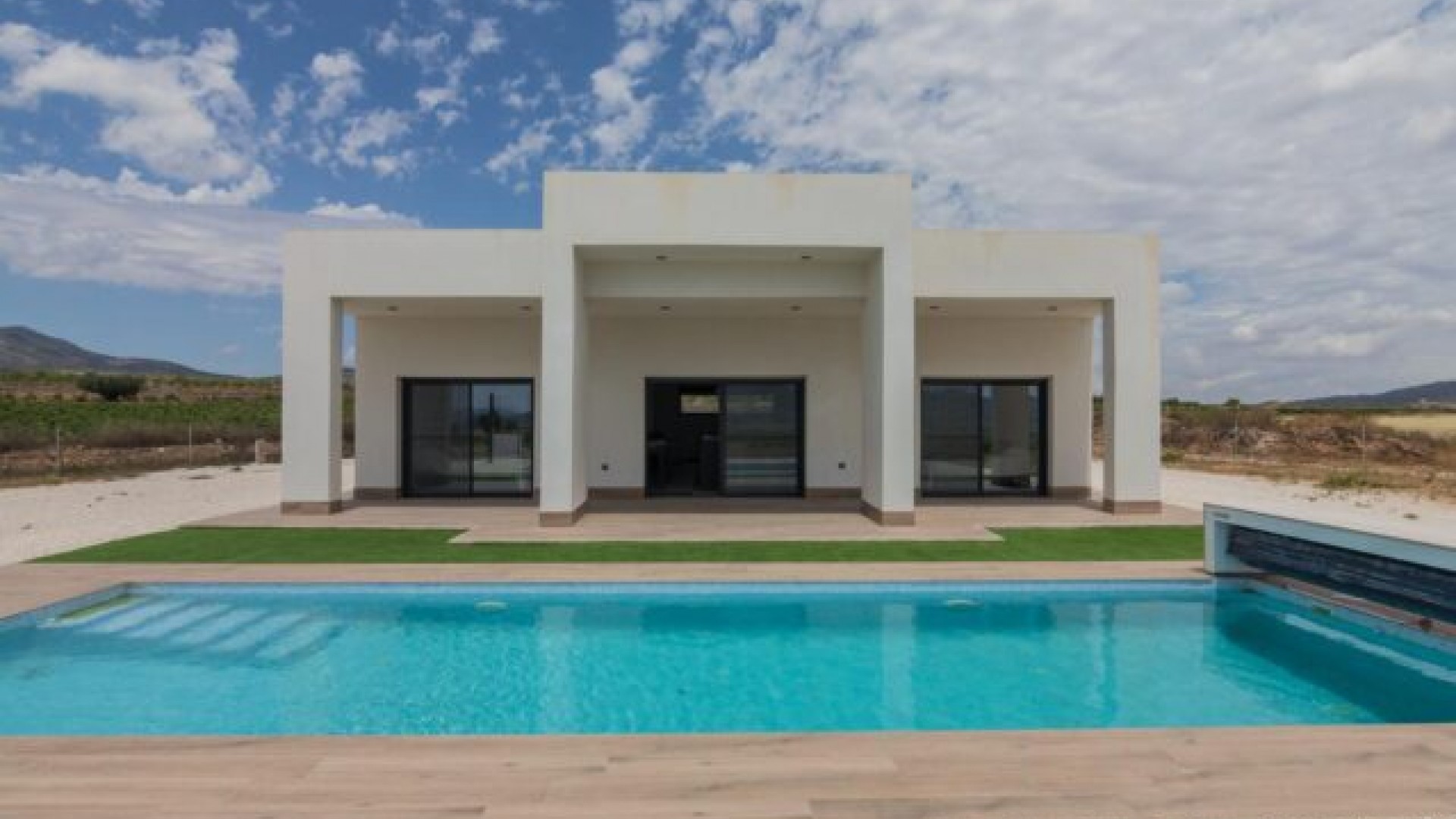 Venta - Chalet Independiente -
Pinoso