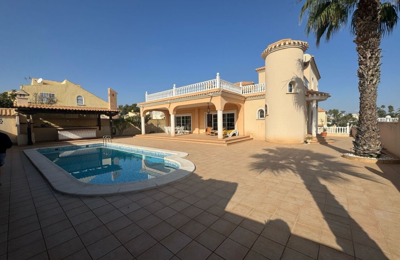 Venta - Chalet Independiente -
Playa Flamenca - Costa Blanca