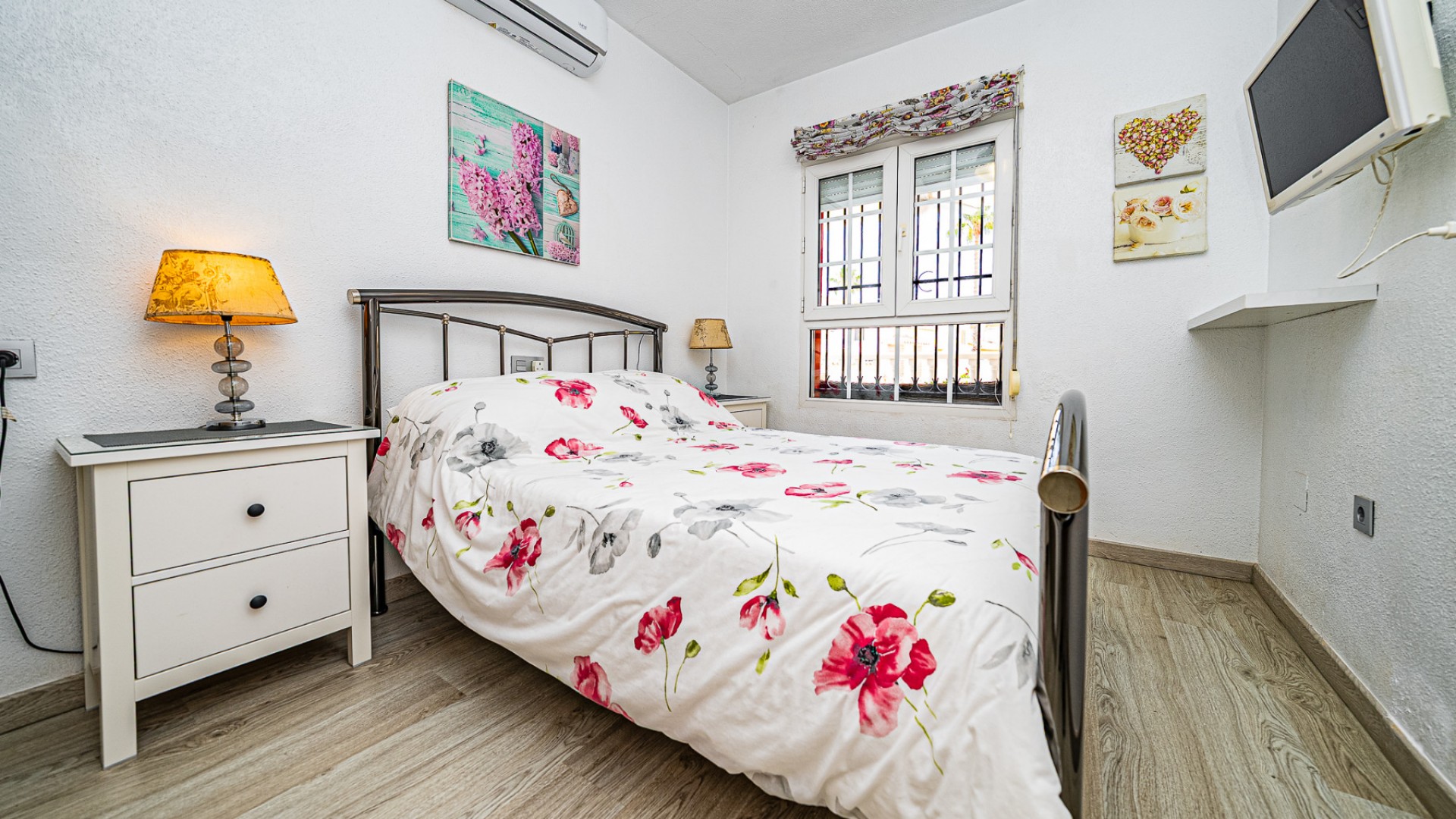 Venta - Chalet Independiente -
Playa Flamenca - Montilla