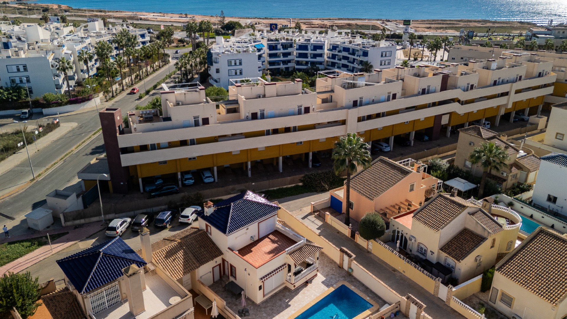 Venta - Chalet Independiente -
Playa Flamenca - Montilla