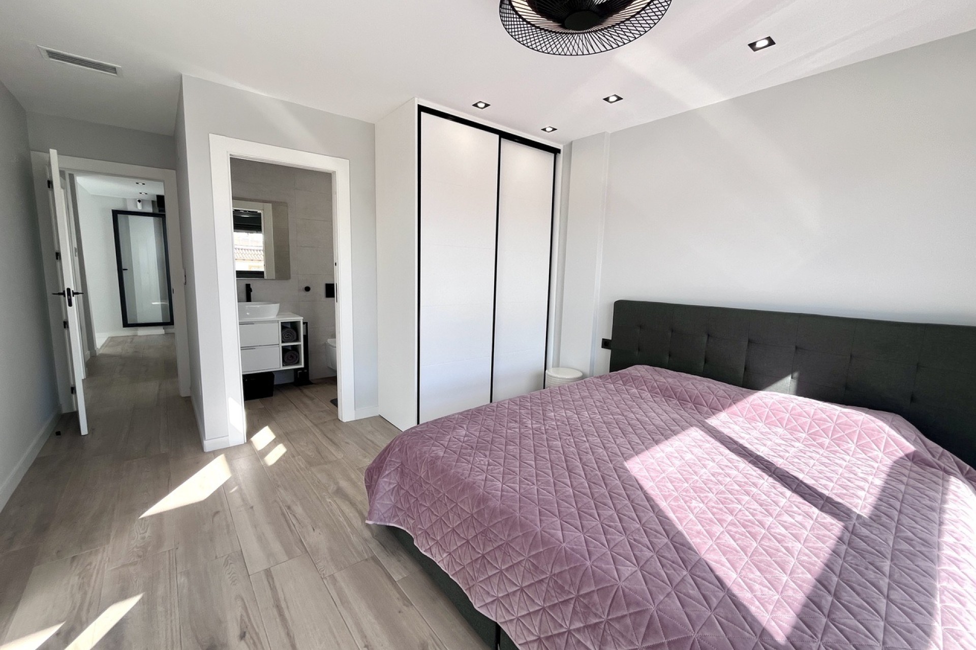 Venta - Chalet Independiente -
Punta Prima - Costa Blanca