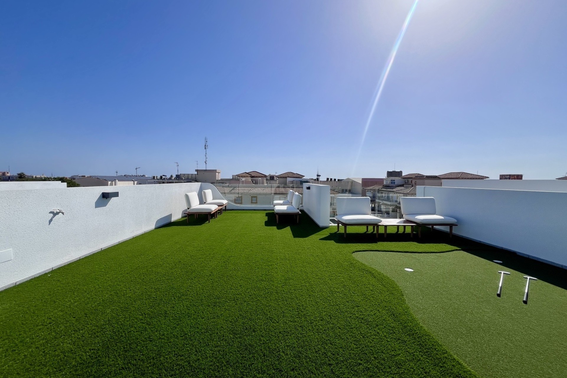 Venta - Chalet Independiente -
Punta Prima - Costa Blanca