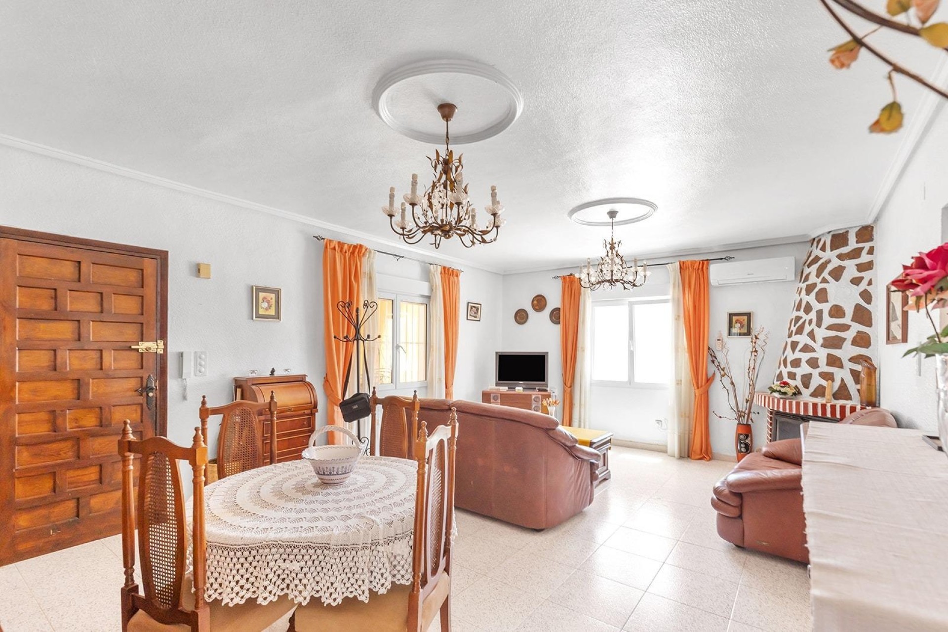 Venta - Chalet Independiente -
Rojales - Centro de la Ciudad Quesada